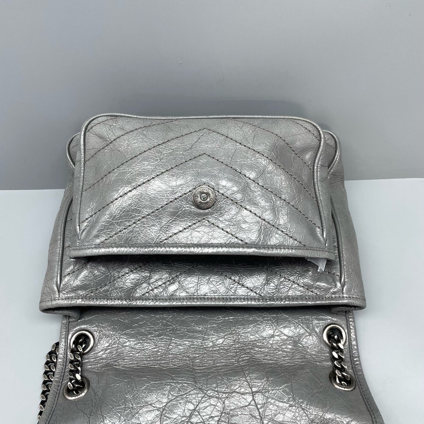 Saint Laurent - Niki - Distressed calfskin leather - Grey with Gunmetal-Tone Hardware - (Medium)