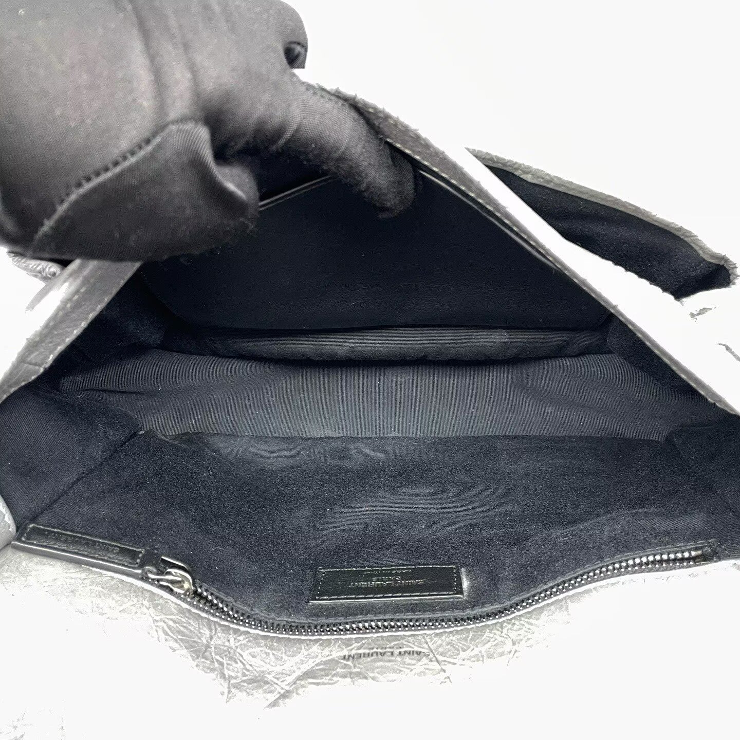 Saint Laurent - Niki - Distressed calfskin leather - Grey with Gunmetal-Tone Hardware - (Medium)