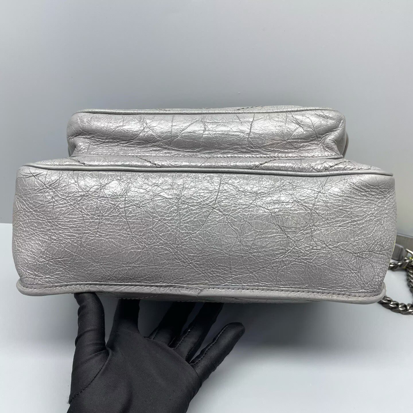Saint Laurent - Niki - Distressed calfskin leather - Grey with Gunmetal-Tone Hardware - (Medium)