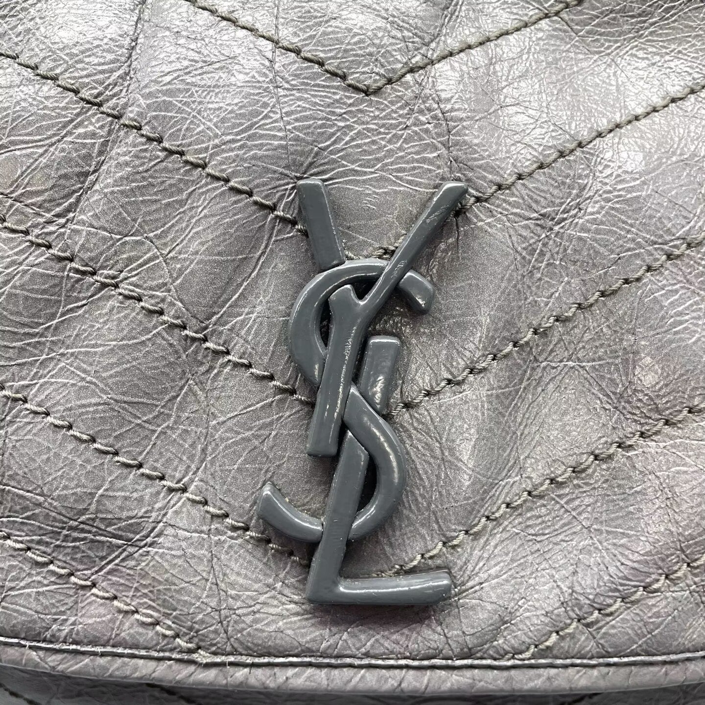 Saint Laurent - Niki - Distressed calfskin leather - Grey with Gunmetal-Tone Hardware - (Medium)
