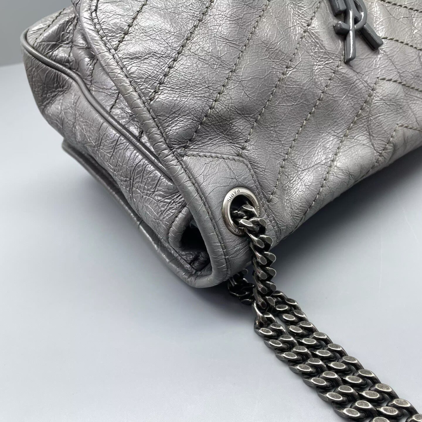 Saint Laurent - Niki - Distressed calfskin leather - Grey with Gunmetal-Tone Hardware - (Medium)