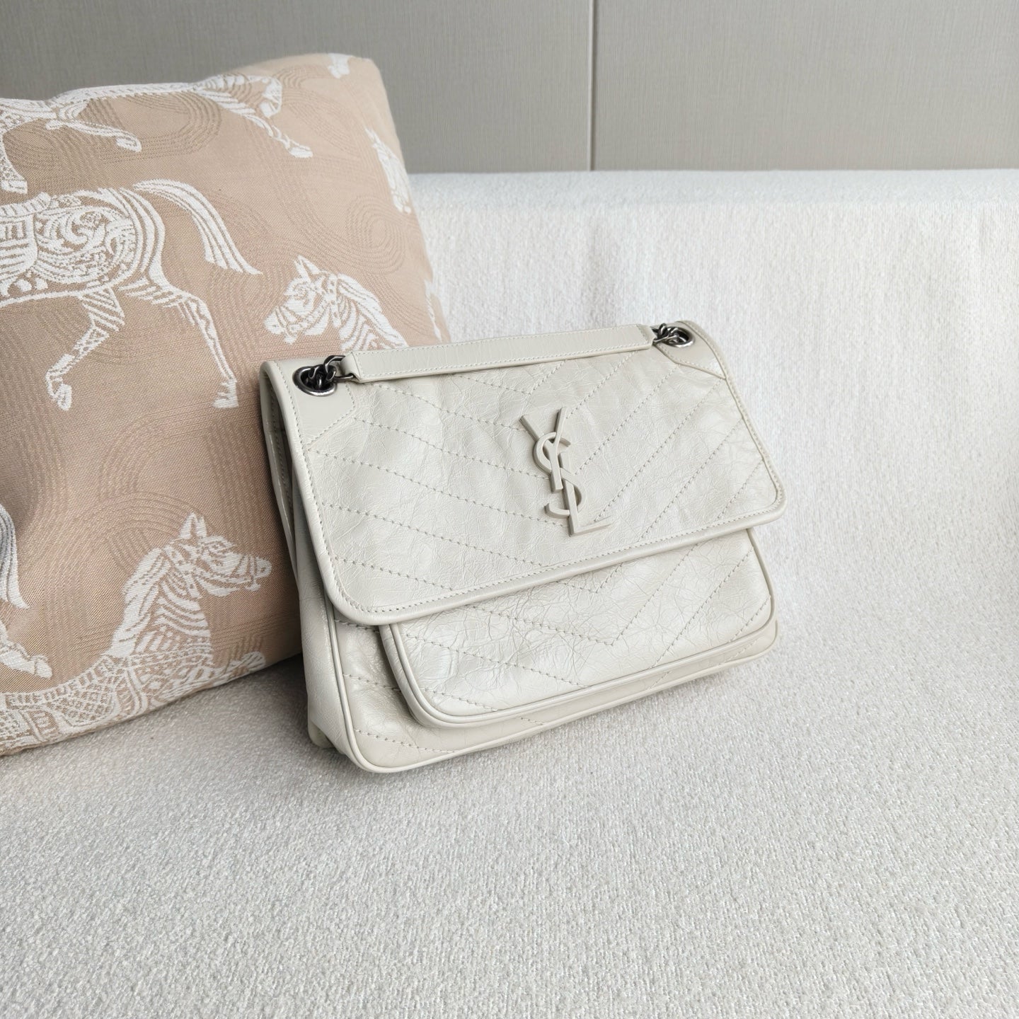 Saint Laurent - Niki - Distressed oil wax leather - Milk White - (Medium)
