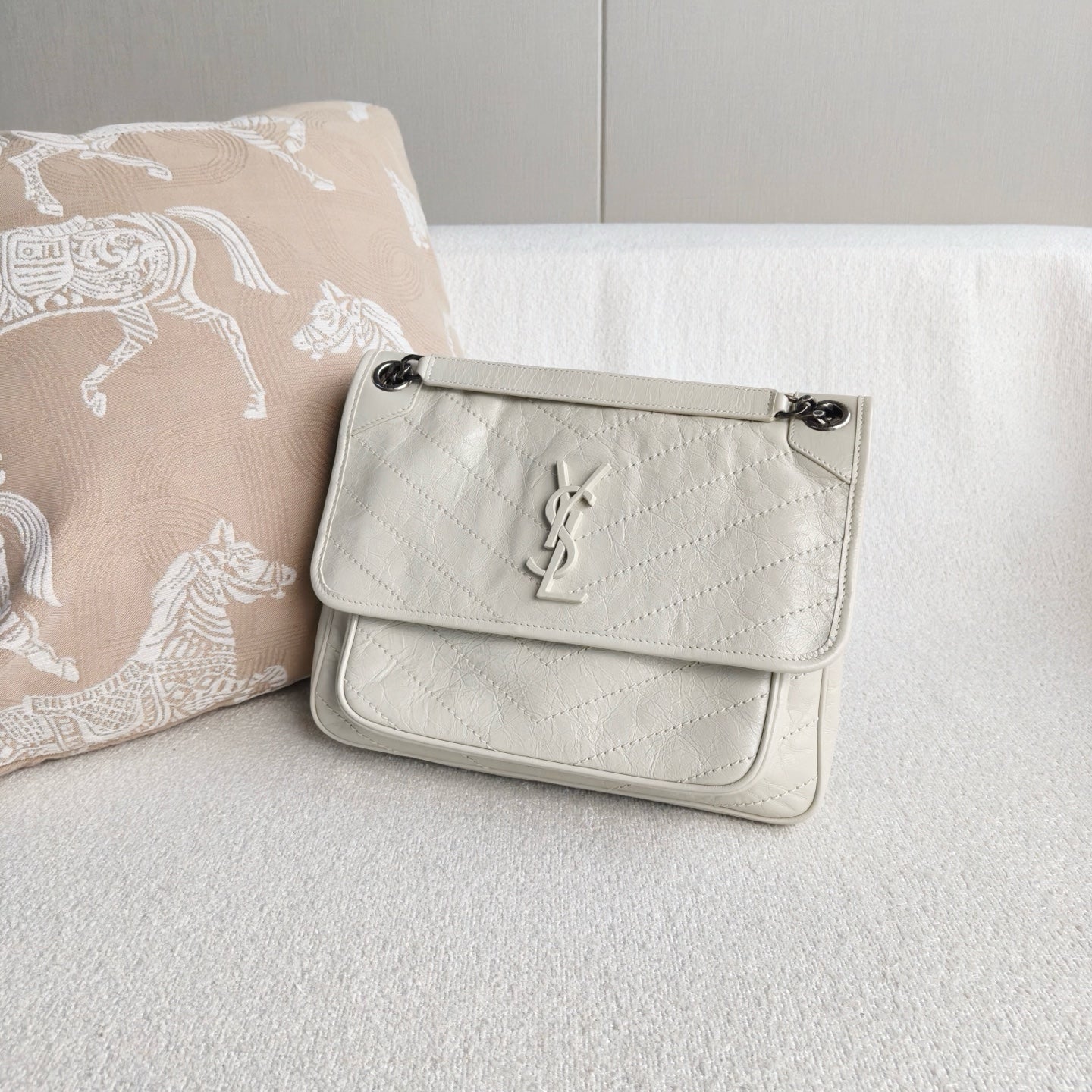 Saint Laurent - Niki - Distressed oil wax leather - Milk White - (Medium)