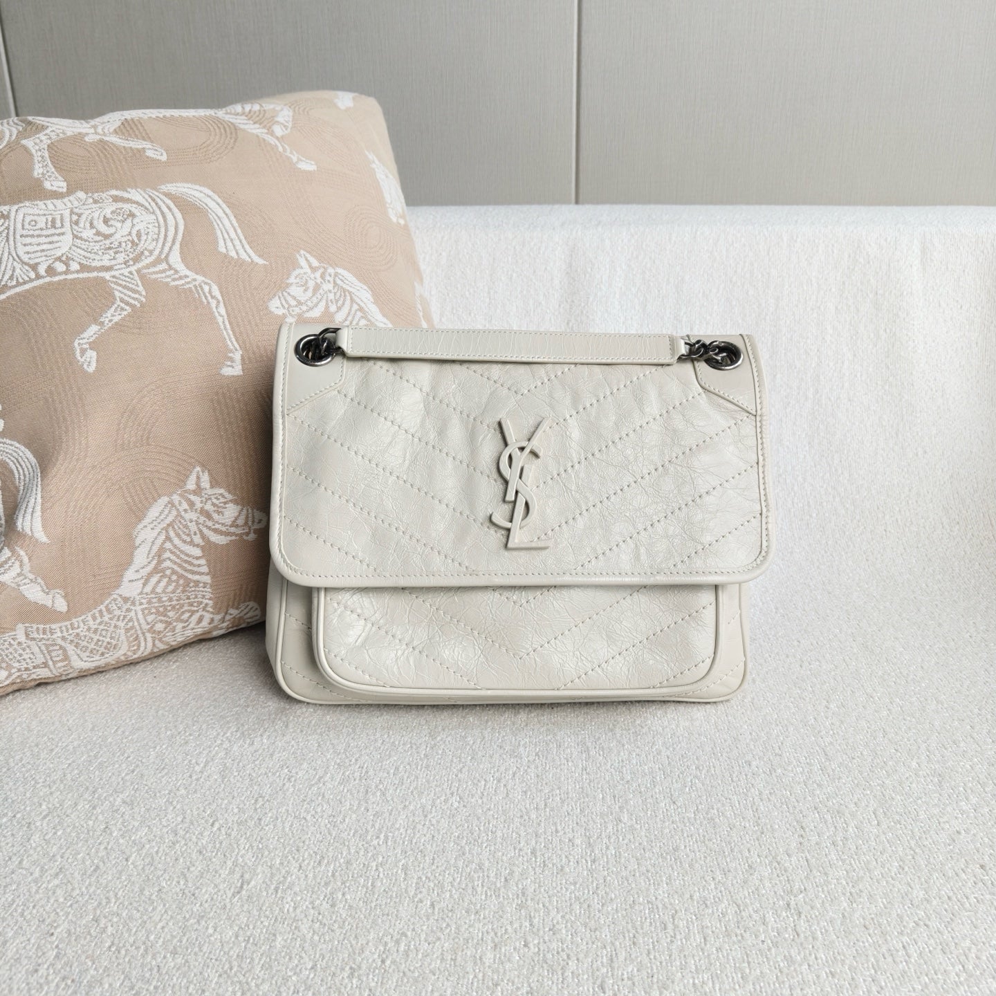 Saint Laurent - Niki - Distressed oil wax leather - Milk White - (Medium)