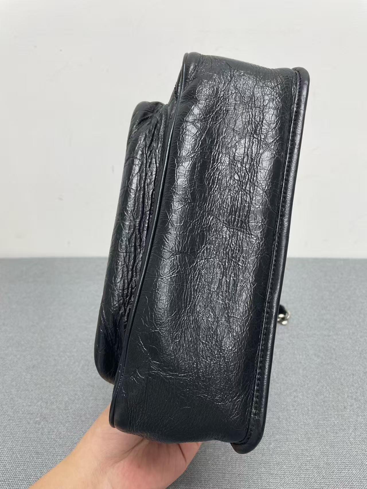 Saint Laurent - Niki Medium - Crinkled calfskin leather - Black - (Medium)