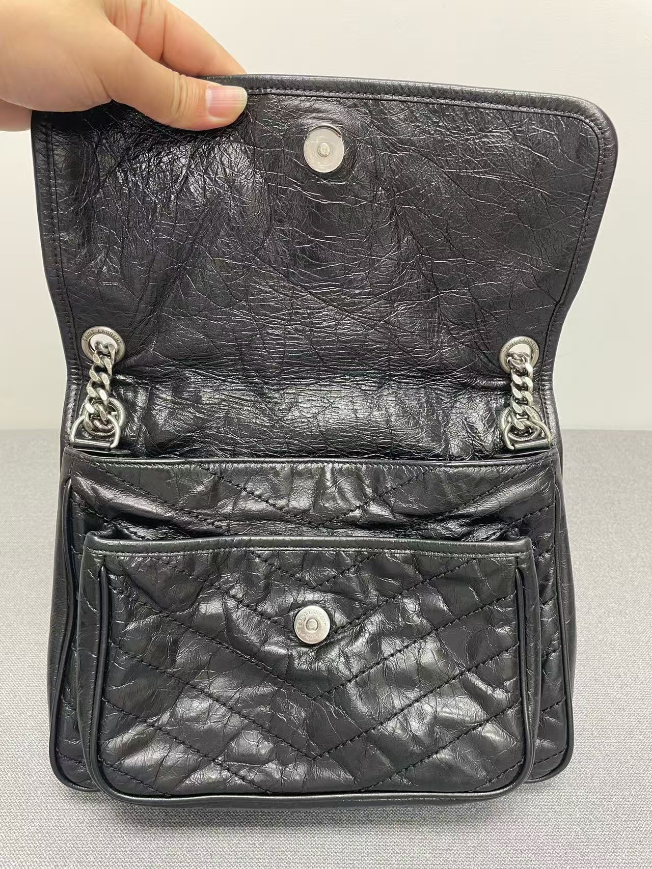Saint Laurent - Niki Medium - Crinkled calfskin leather - Black - (Medium)