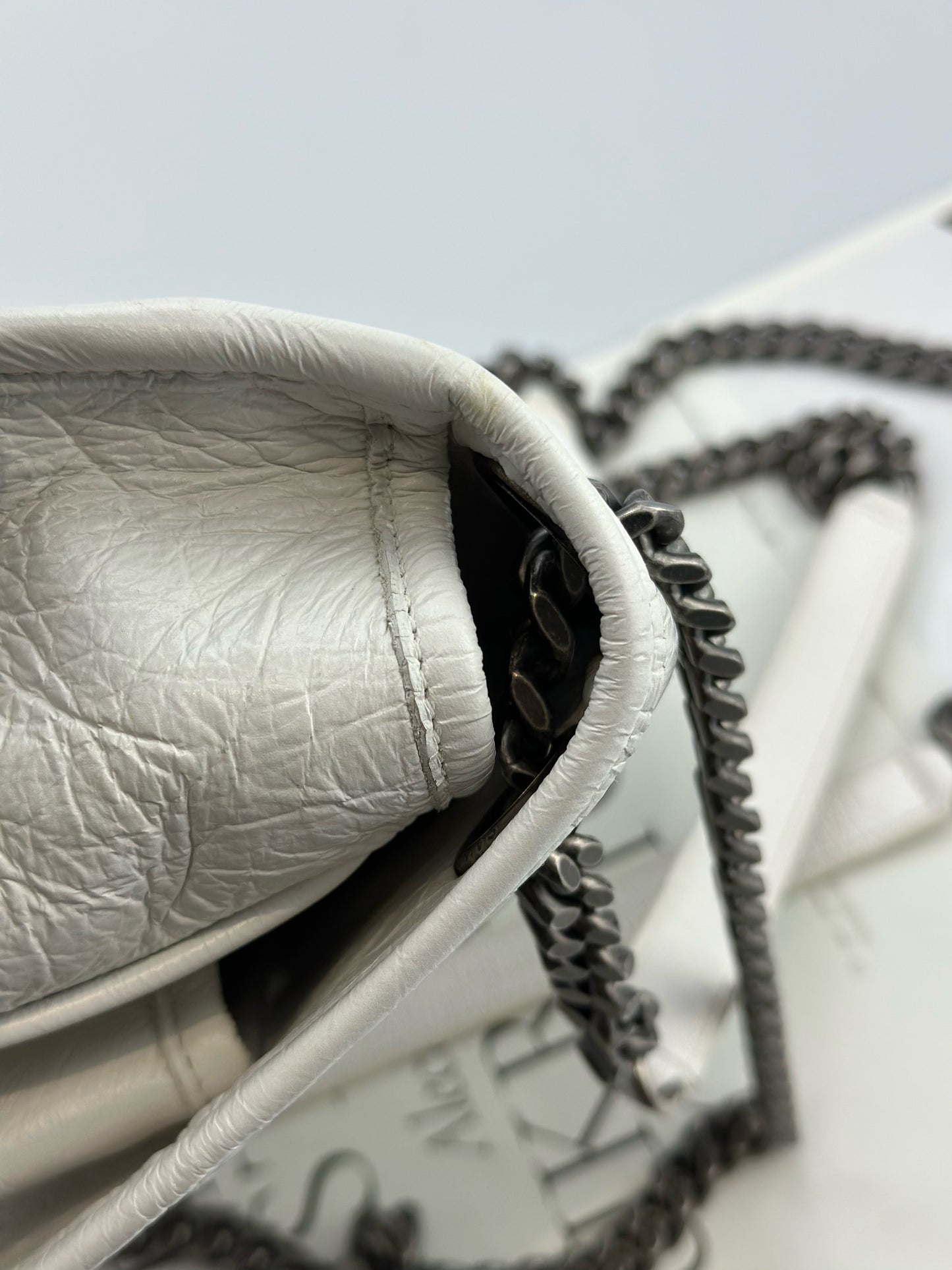 Saint Laurent - Niki Medium - Crinkled vintage calfskin leather - White - (Medium)