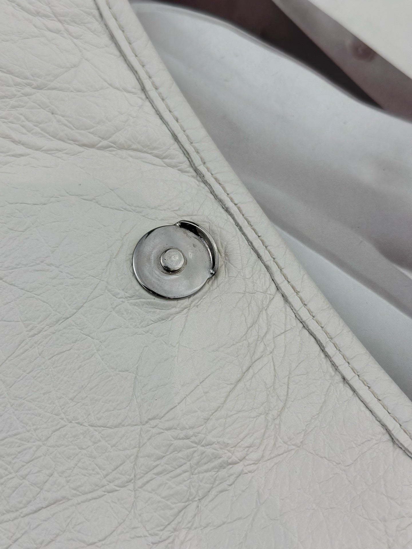 Saint Laurent - Niki Medium - Crinkled vintage calfskin leather - White - (Medium)