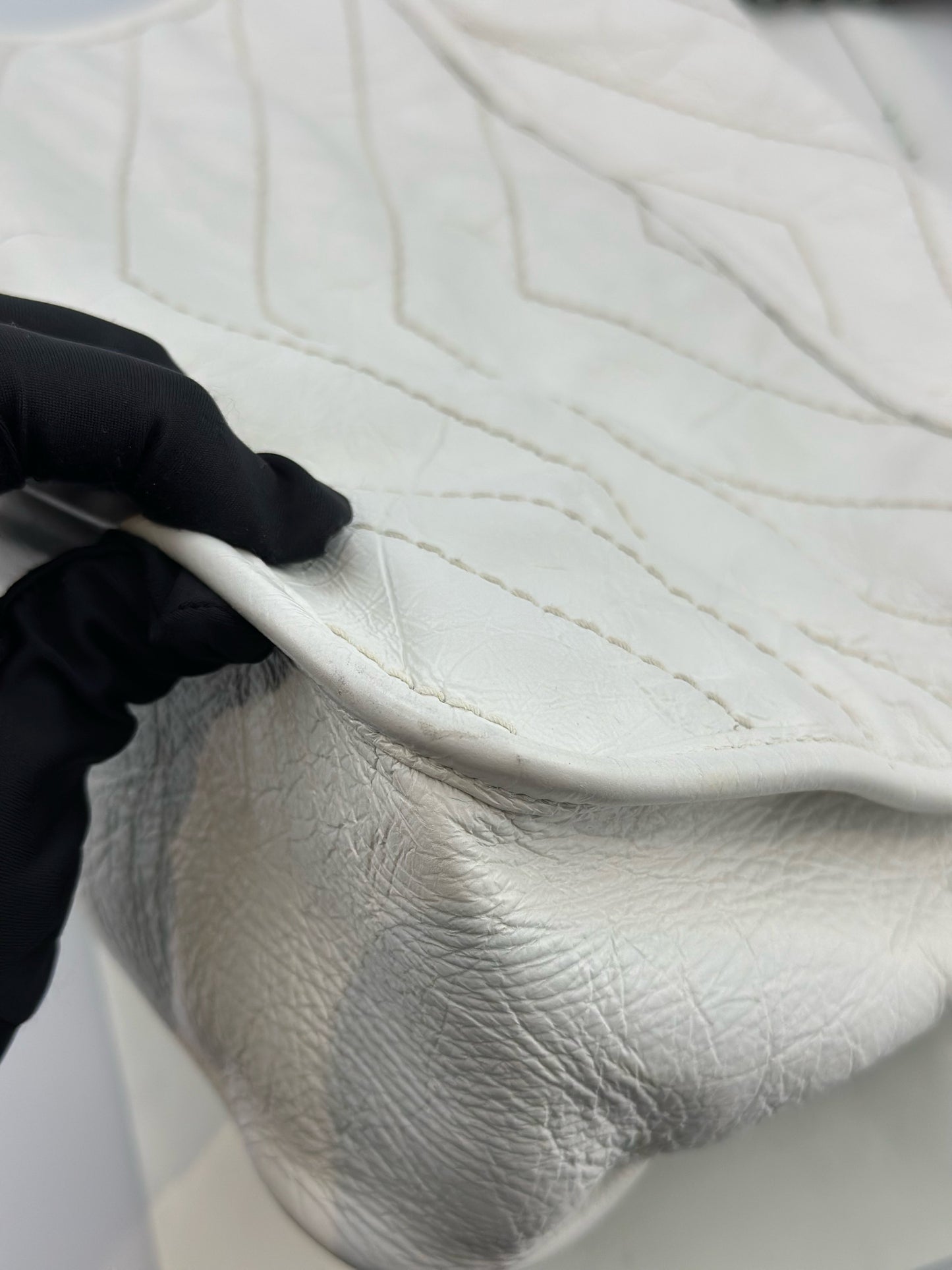 Saint Laurent - Niki Medium - Crinkled vintage calfskin leather - White - (Medium)