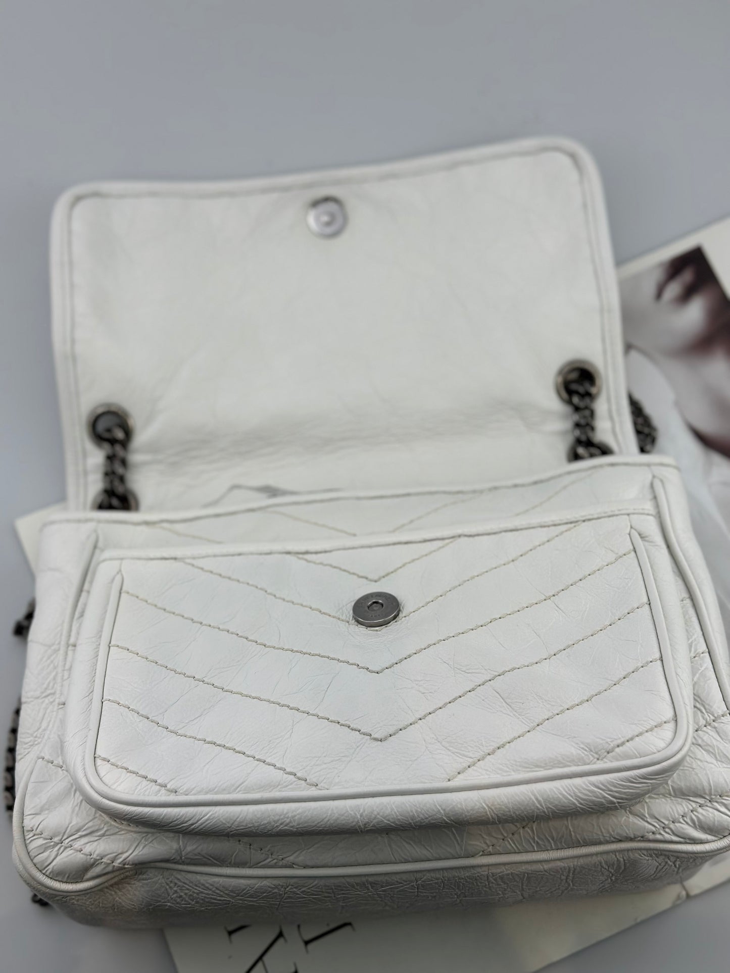 Saint Laurent - Niki Medium - Crinkled vintage calfskin leather - White - (Medium)