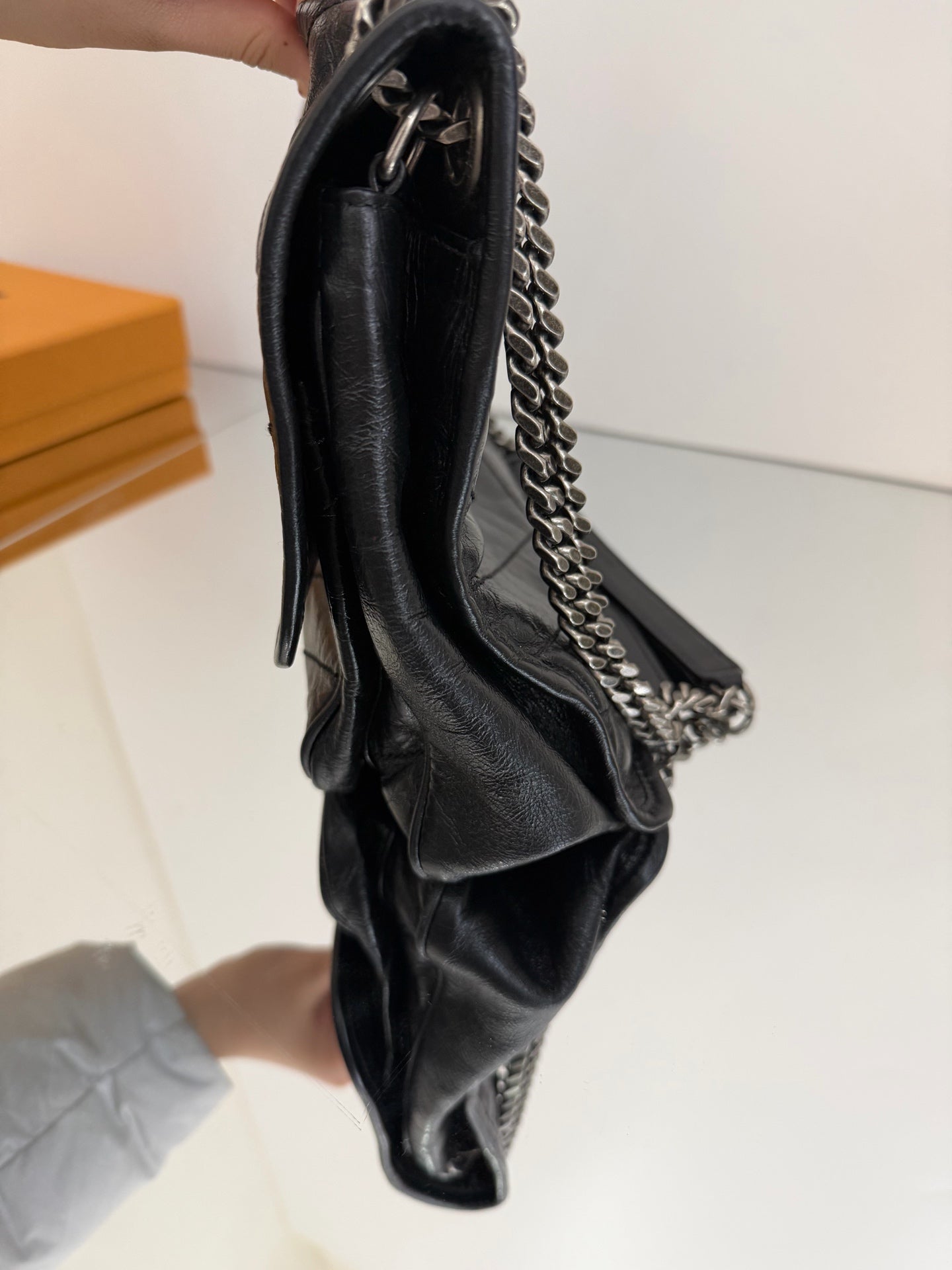 Saint Laurent - NIKI Medium - Distressed calfskin leather - Black - (medium)