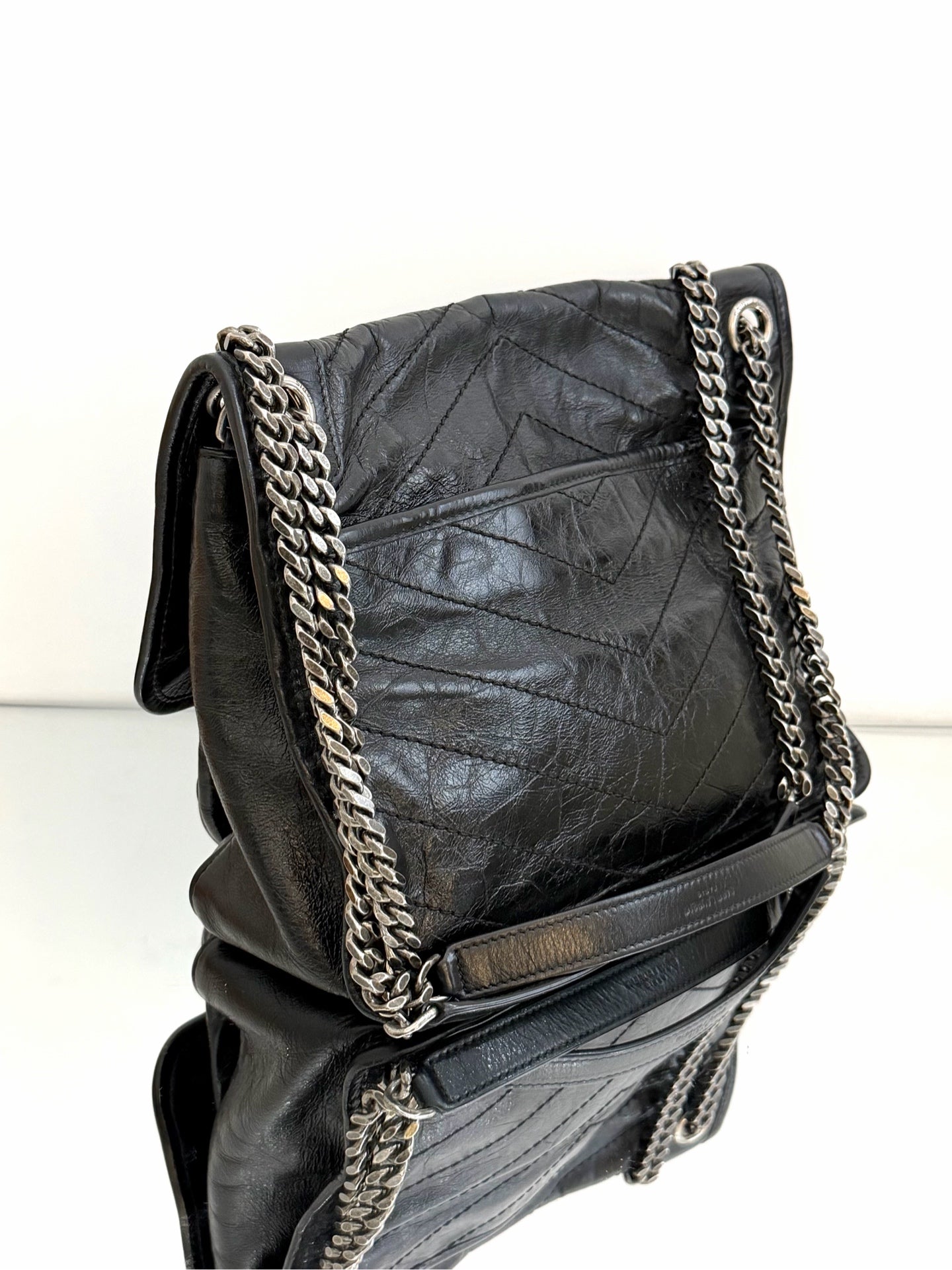 Saint Laurent - NIKI Medium - Distressed calfskin leather - Black - (medium)