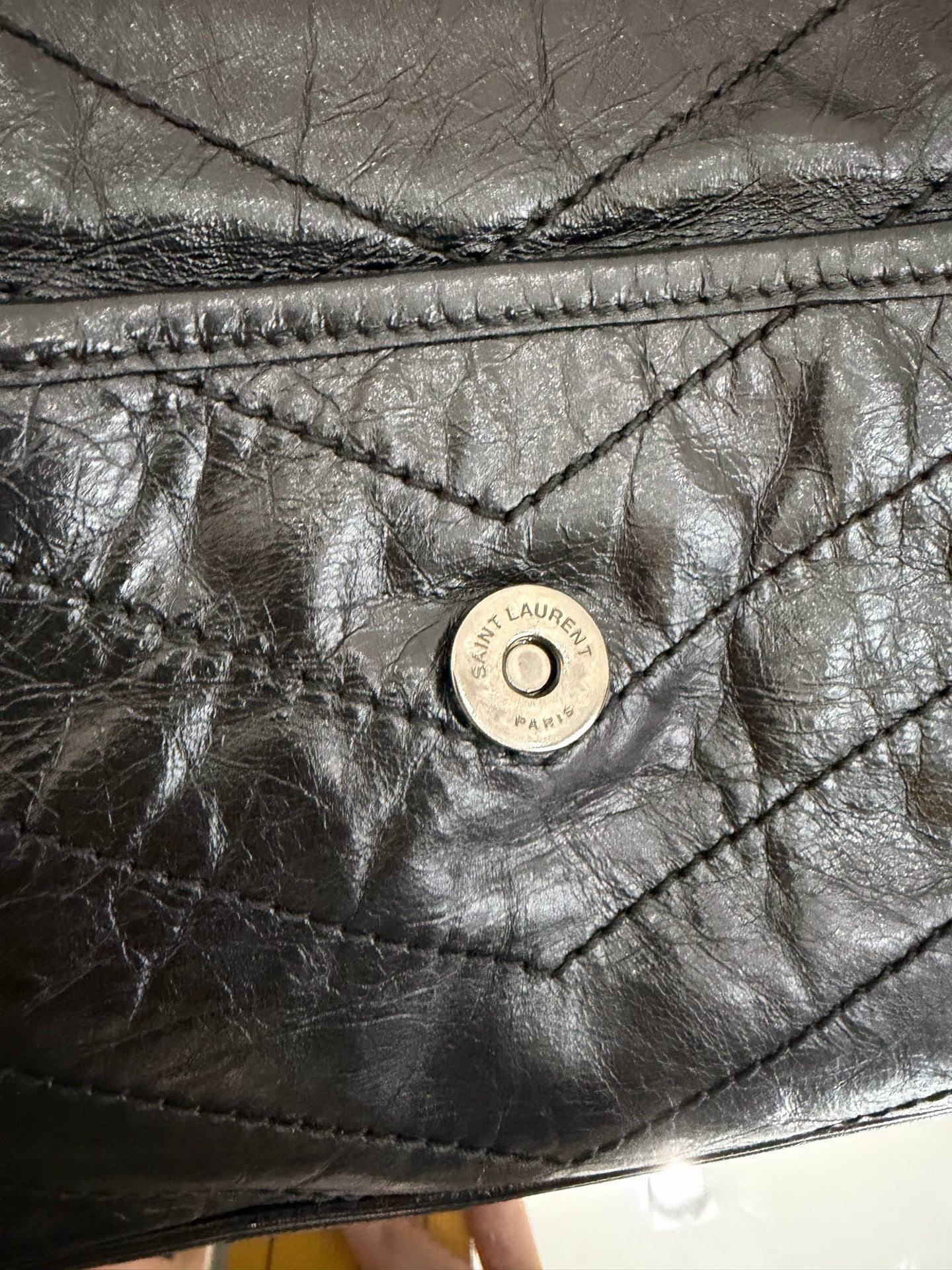 Saint Laurent - NIKI Medium - Distressed calfskin leather - Black - (medium)