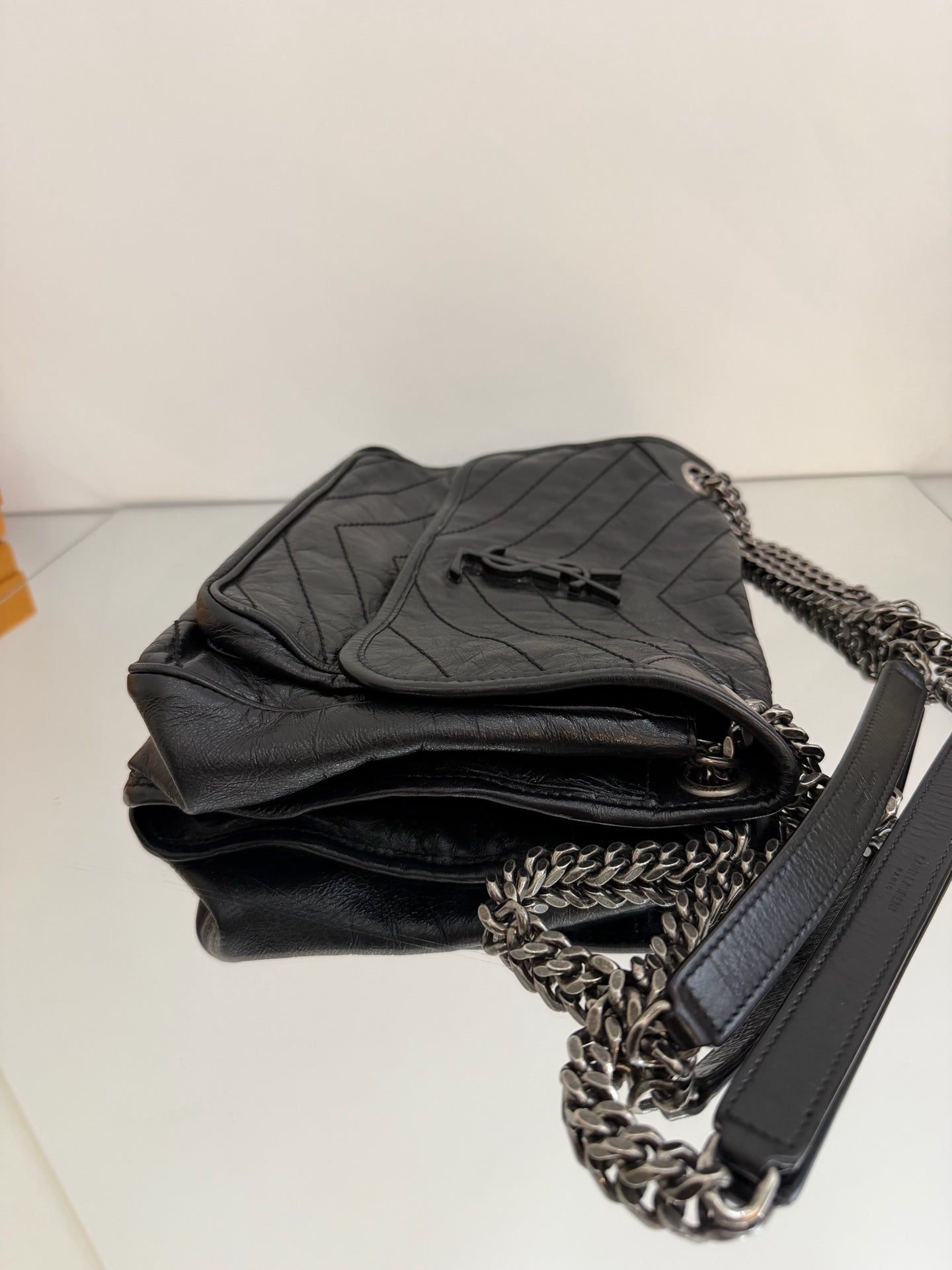 Saint Laurent - NIKI Medium - Distressed calfskin leather - Black - (medium)