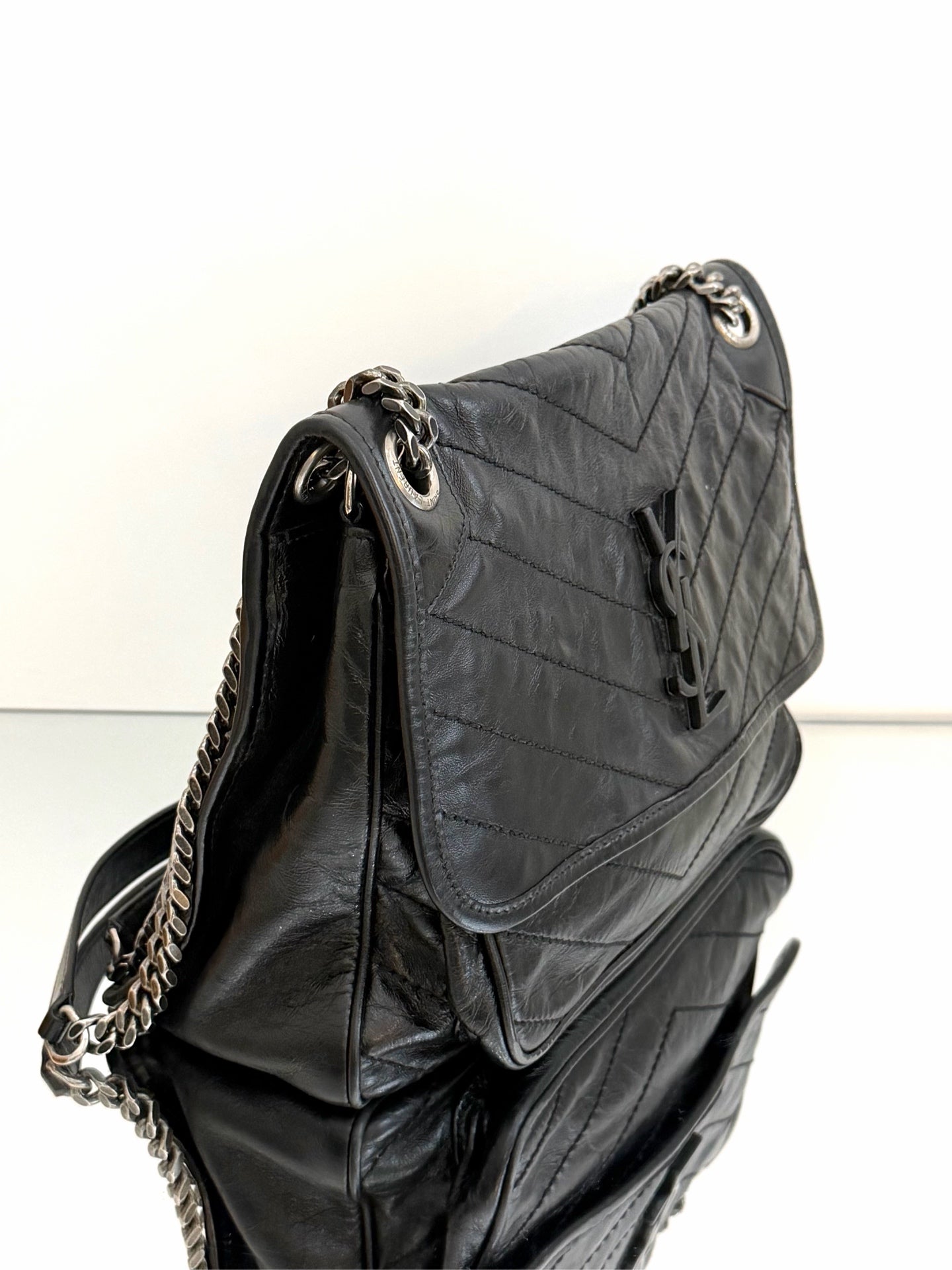 Saint Laurent - NIKI Medium - Distressed calfskin leather - Black - (medium)