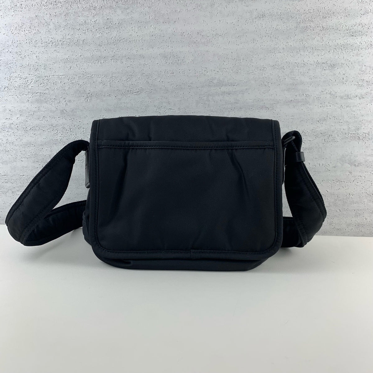 Saint Laurent - Niki Messenger Bag - Synthetic - Black - (small)