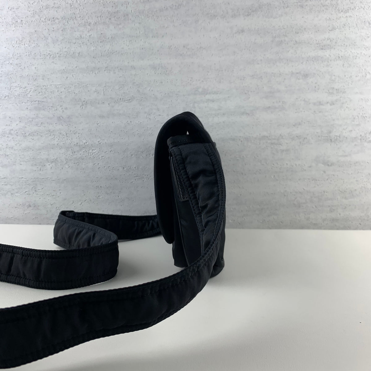 Saint Laurent - Niki Messenger Bag - Synthetic - Black - (small)