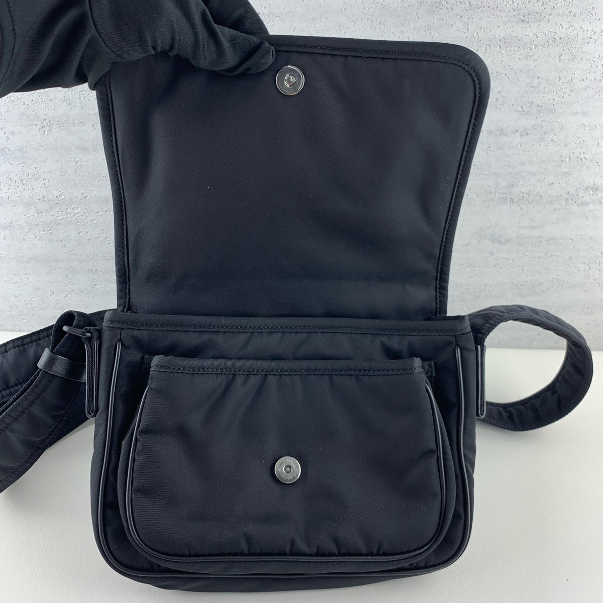 Saint Laurent - Niki Messenger Bag - Synthetic - Black - (small)