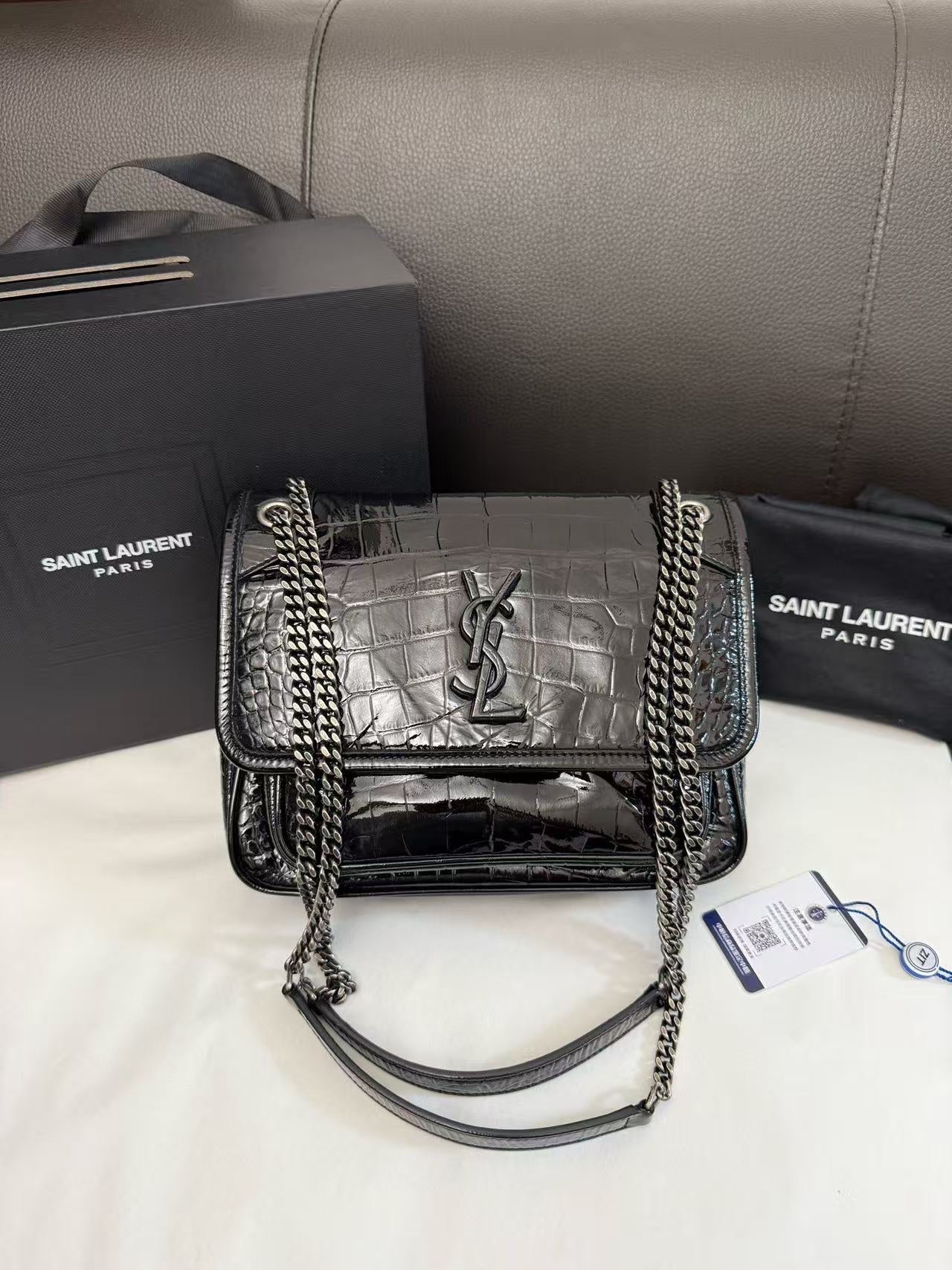 Saint Laurent - Niki - Patent leather - Black - (Small)