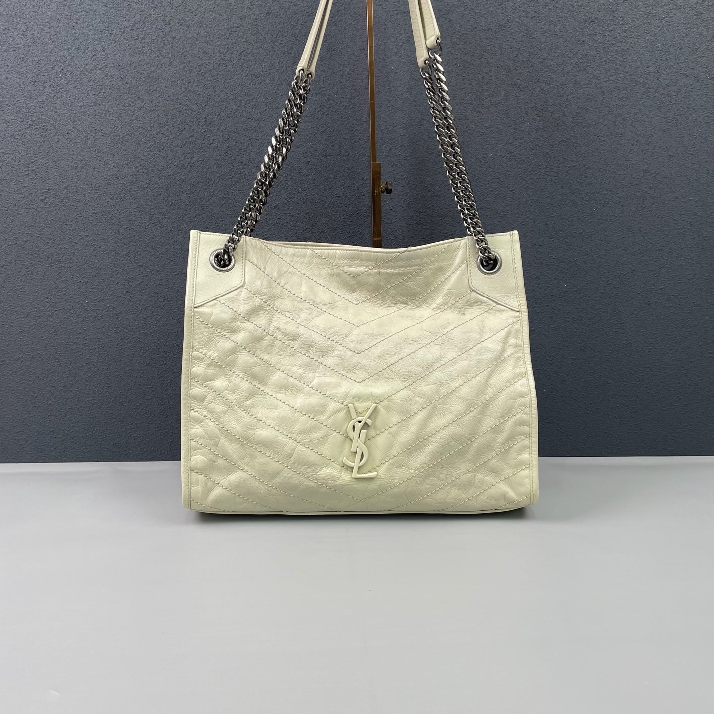 Saint Laurent - Niki Shopping Bag - Crinkled calfskin leather - Off-white with Silver-Tone Hardware - (medium)