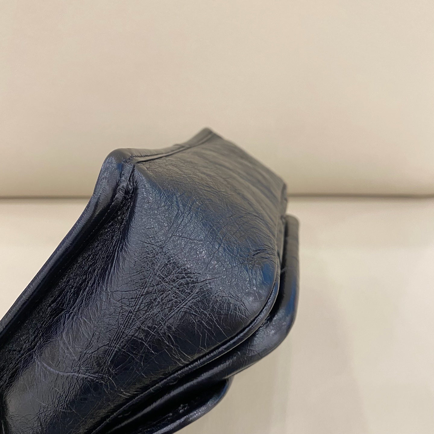 Saint Laurent - Niki Small - Oiled waxed cowhide leather - Black - (Small)