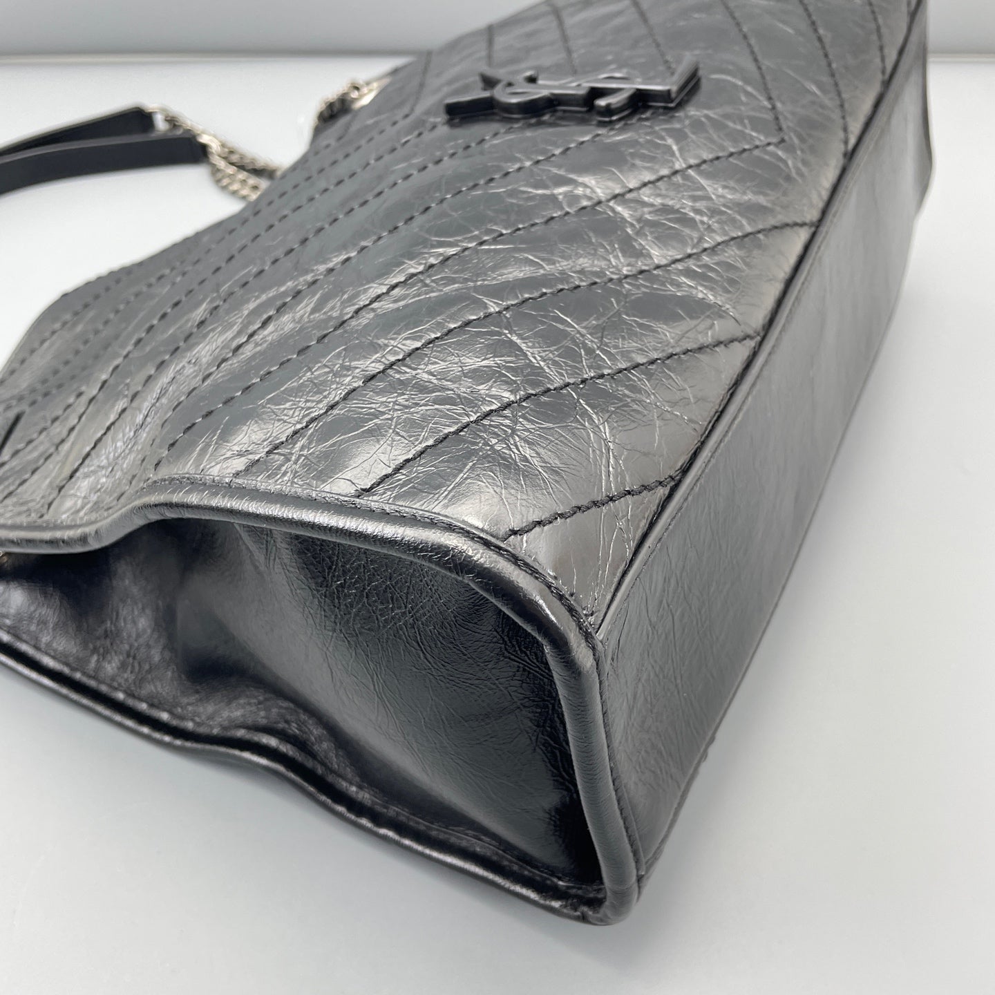 Saint Laurent - Niki Small Tote Bag - Crinkled vintage leather - Black - (small)