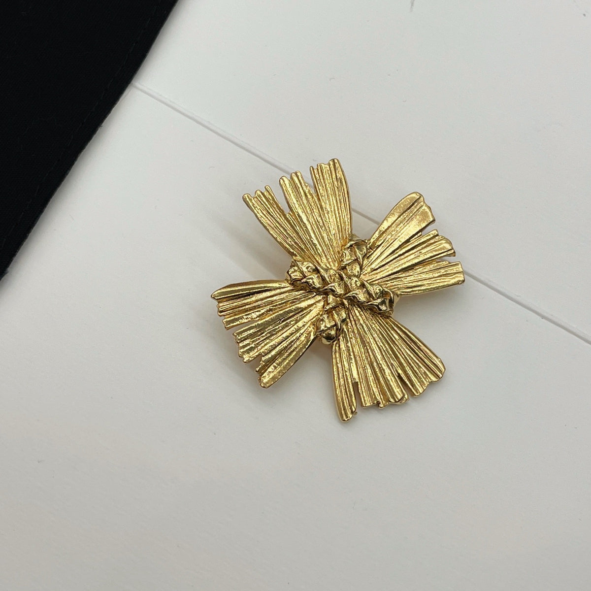 Saint Laurent - Other - Gold-tone finish; base metal composition unknown. - Gold