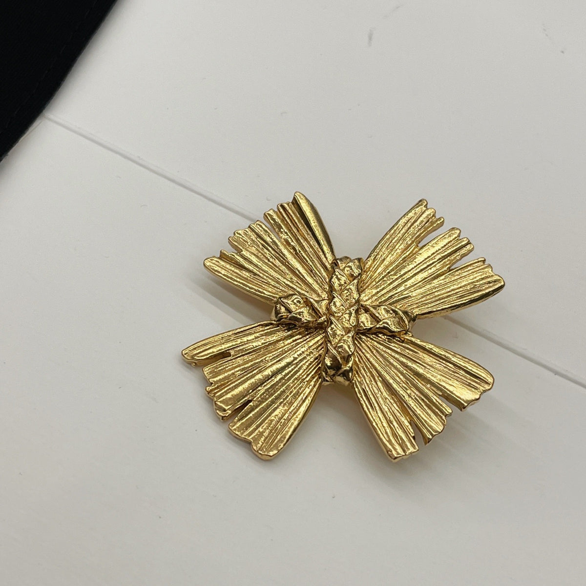 Saint Laurent - Other - Gold-tone finish; base metal composition unknown. - Gold
