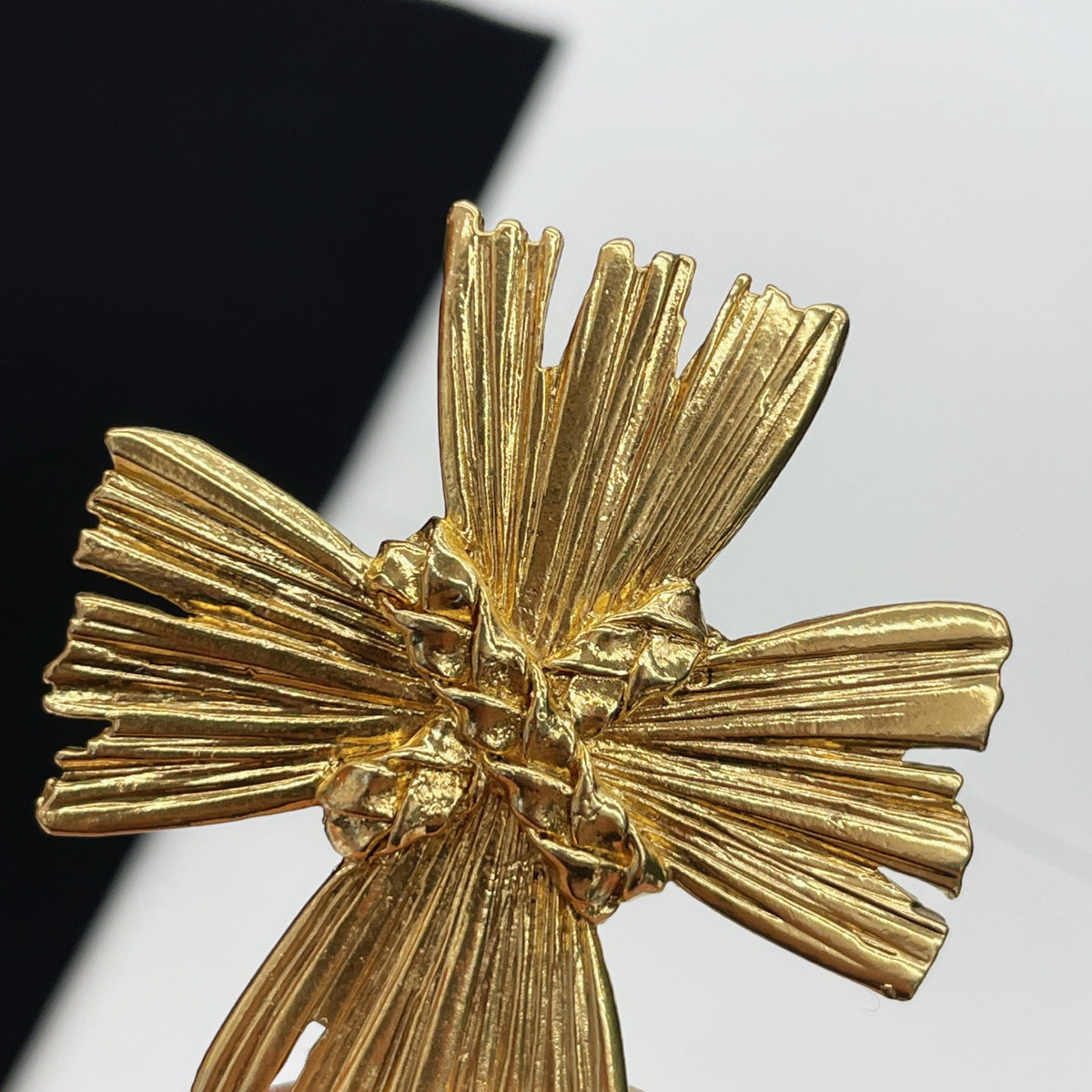 Saint Laurent - Other - Gold-tone finish; base metal composition unknown. - Gold