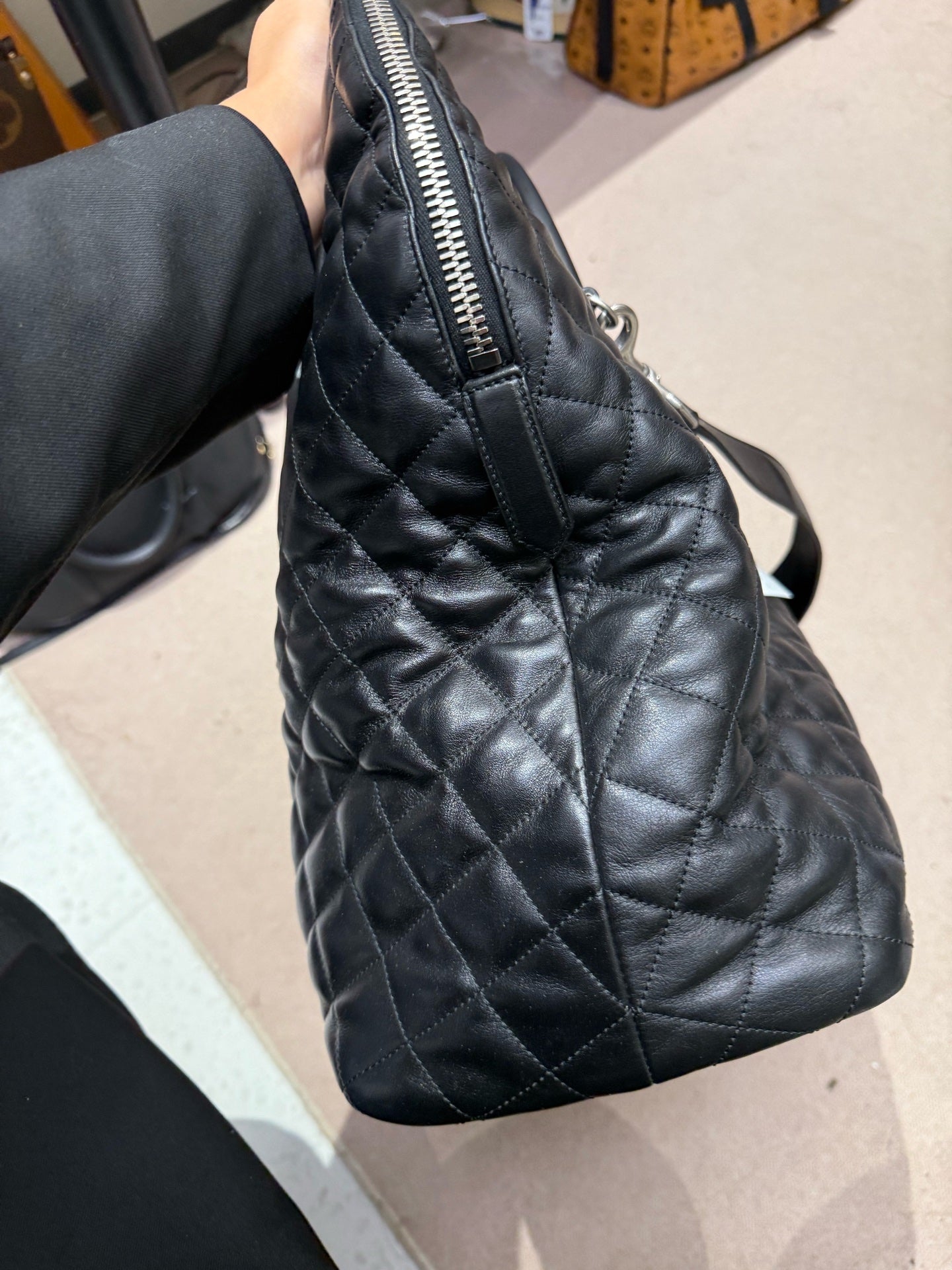 Saint Laurent - Other - Leather - Black - (extra-large)