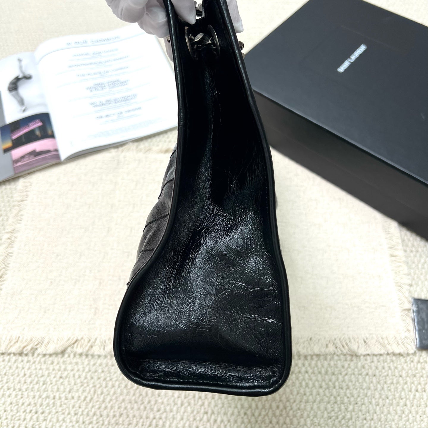 Saint Laurent - Other - Leather - Black - (medium)