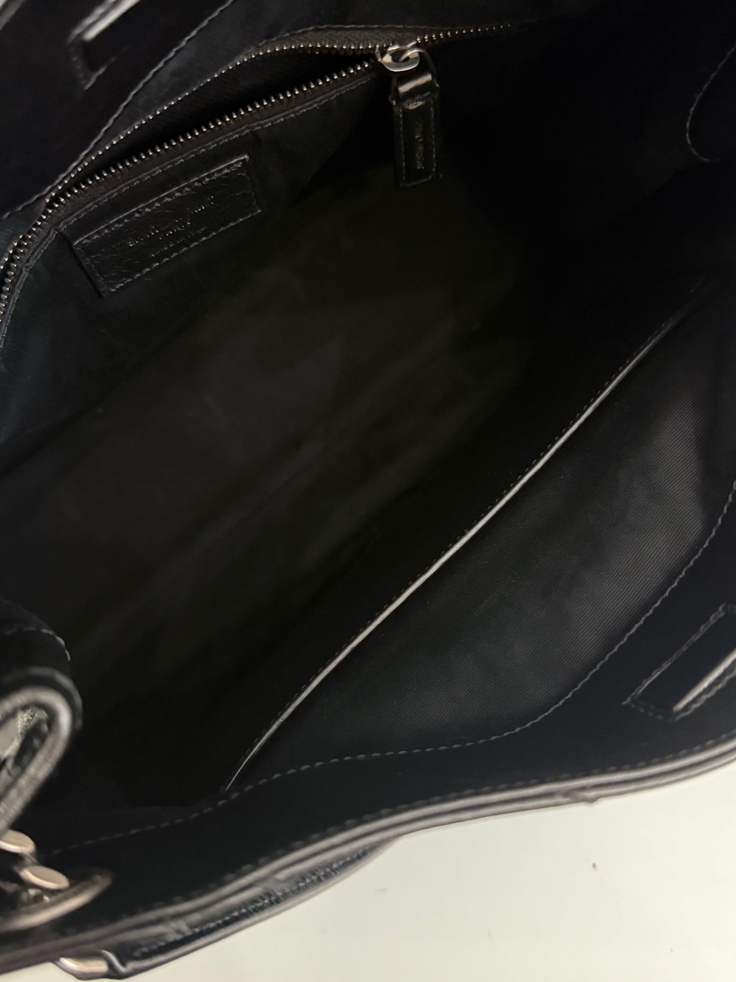 Saint Laurent - Other - Leather - Black - (medium)