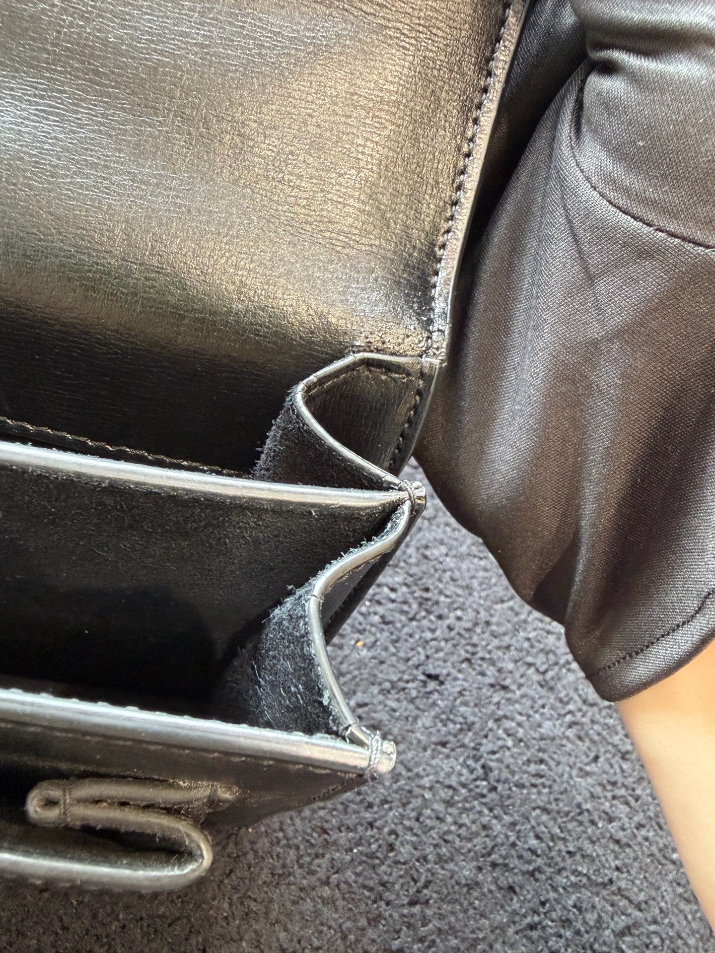 Saint Laurent - Other - Leather - Black - (medium)