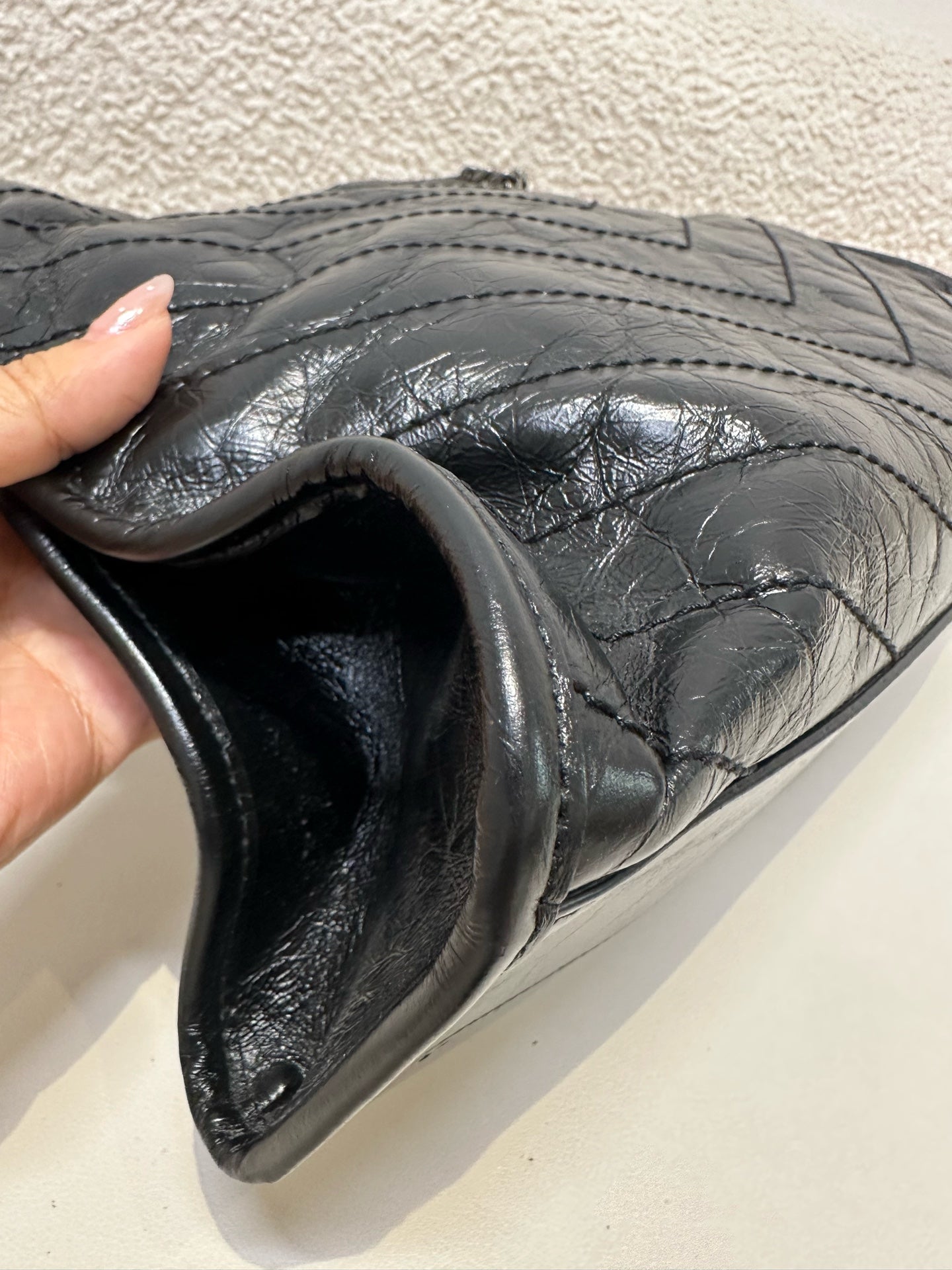 Saint Laurent - Other - Leather - Black - (medium)