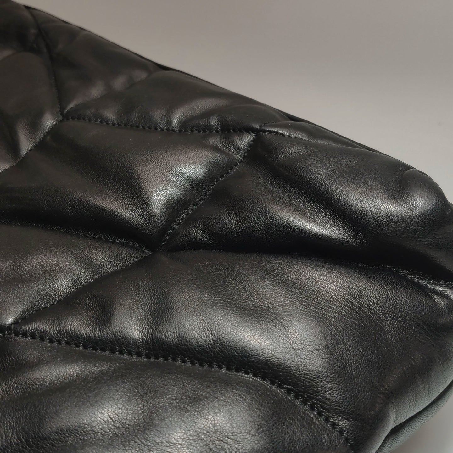 Saint Laurent - Other - Leather - Black - (medium)
