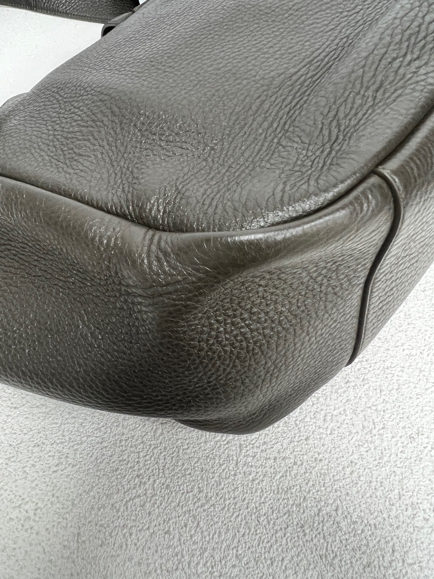 Saint Laurent - Other - Leather - Grey - (medium)