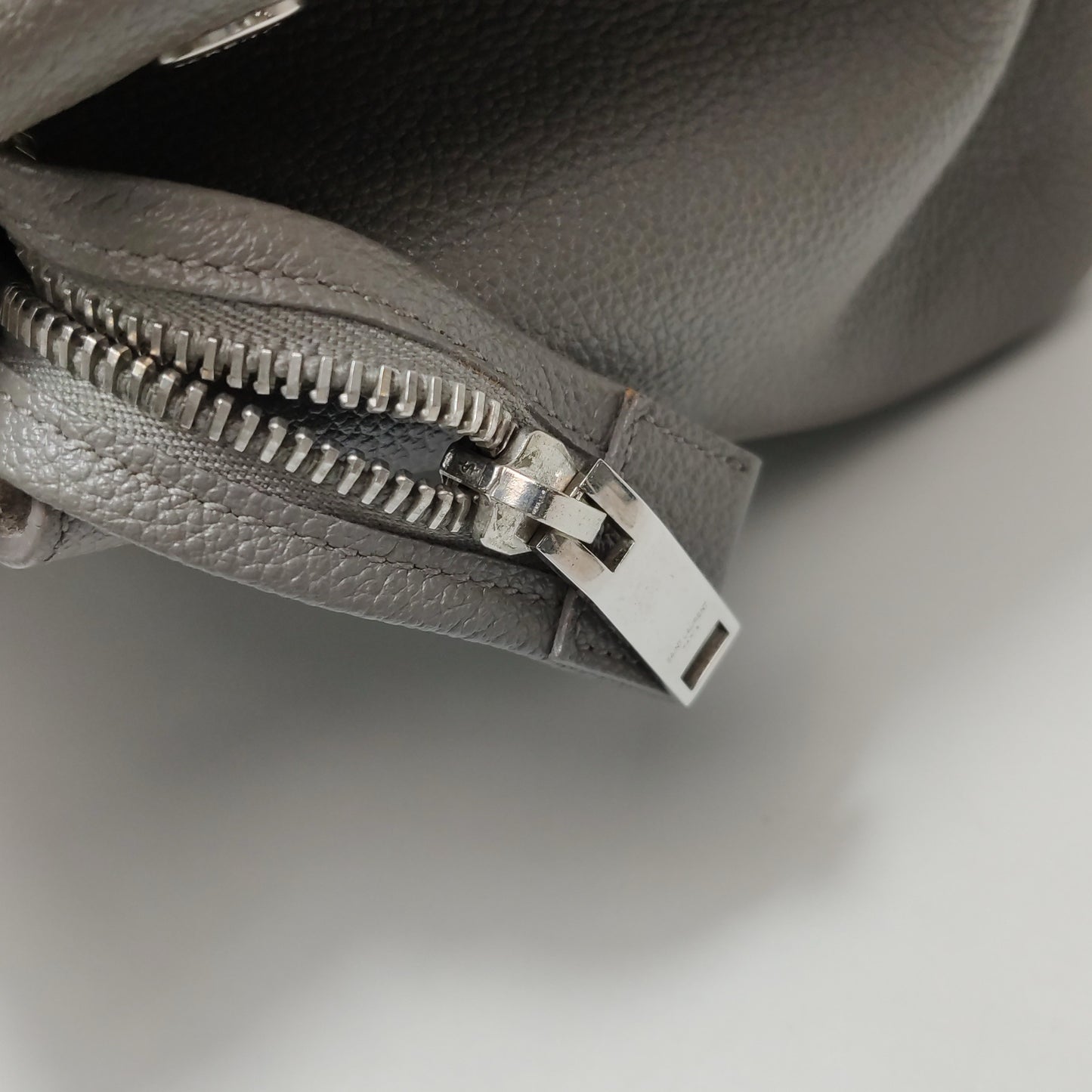 Saint Laurent - Other - Leather - Grey - (medium)