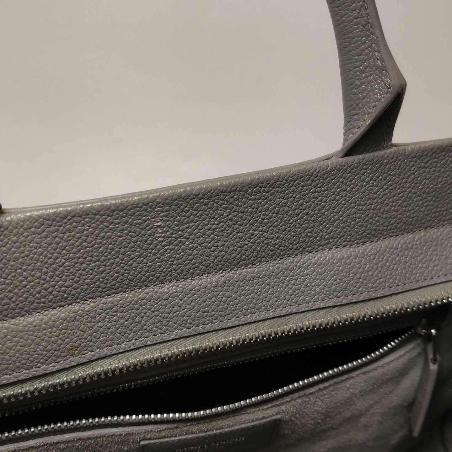 Saint Laurent - Other - Leather - Grey - (medium)