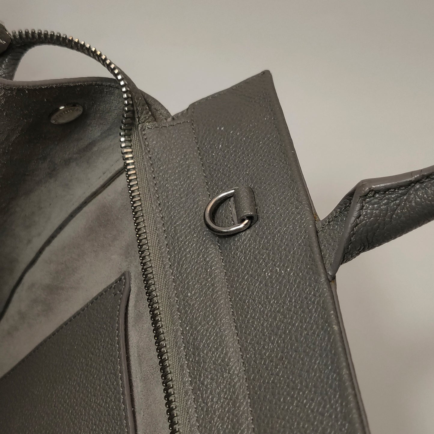 Saint Laurent - Other - Leather - Grey - (medium)