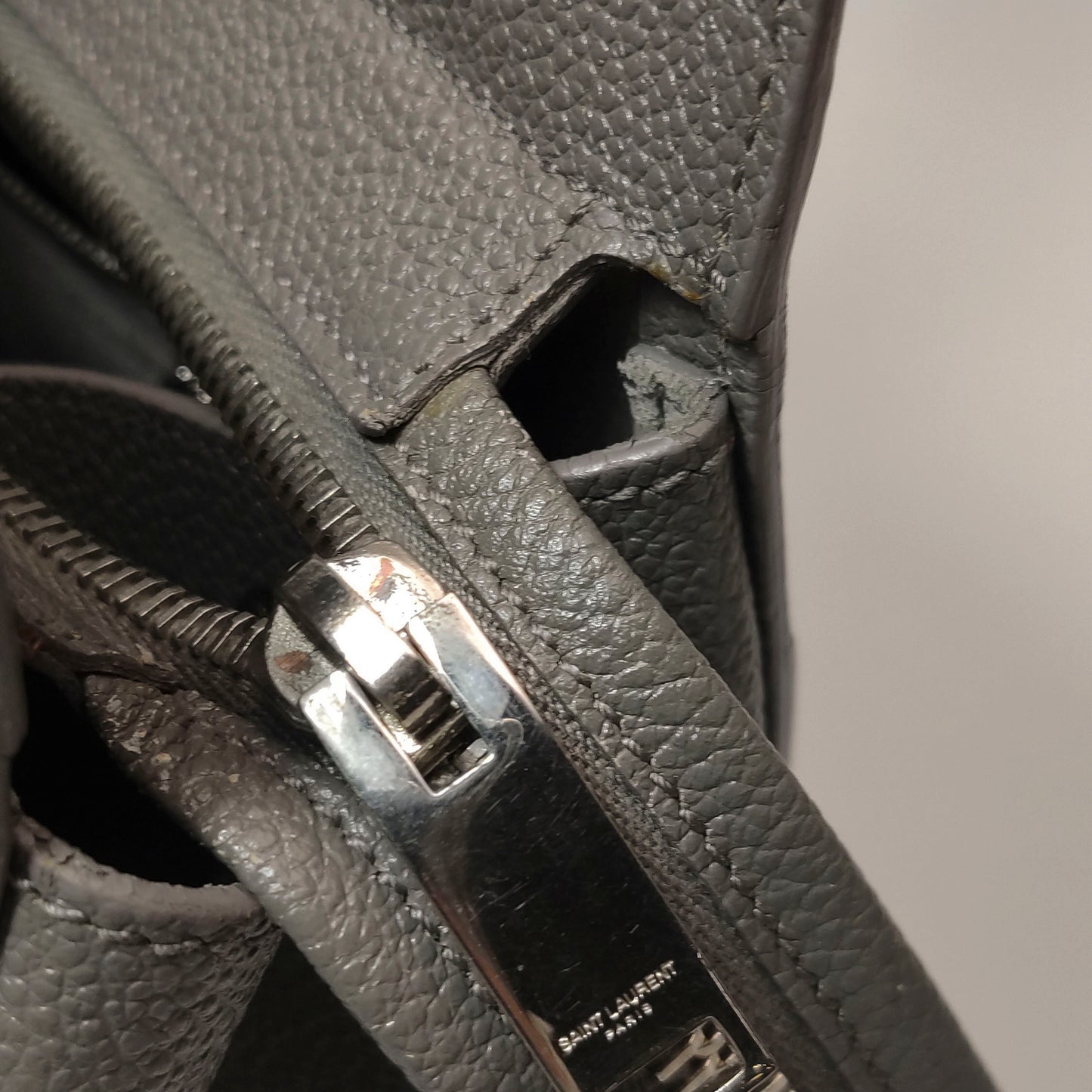Saint Laurent - Other - Leather - Grey - (medium)