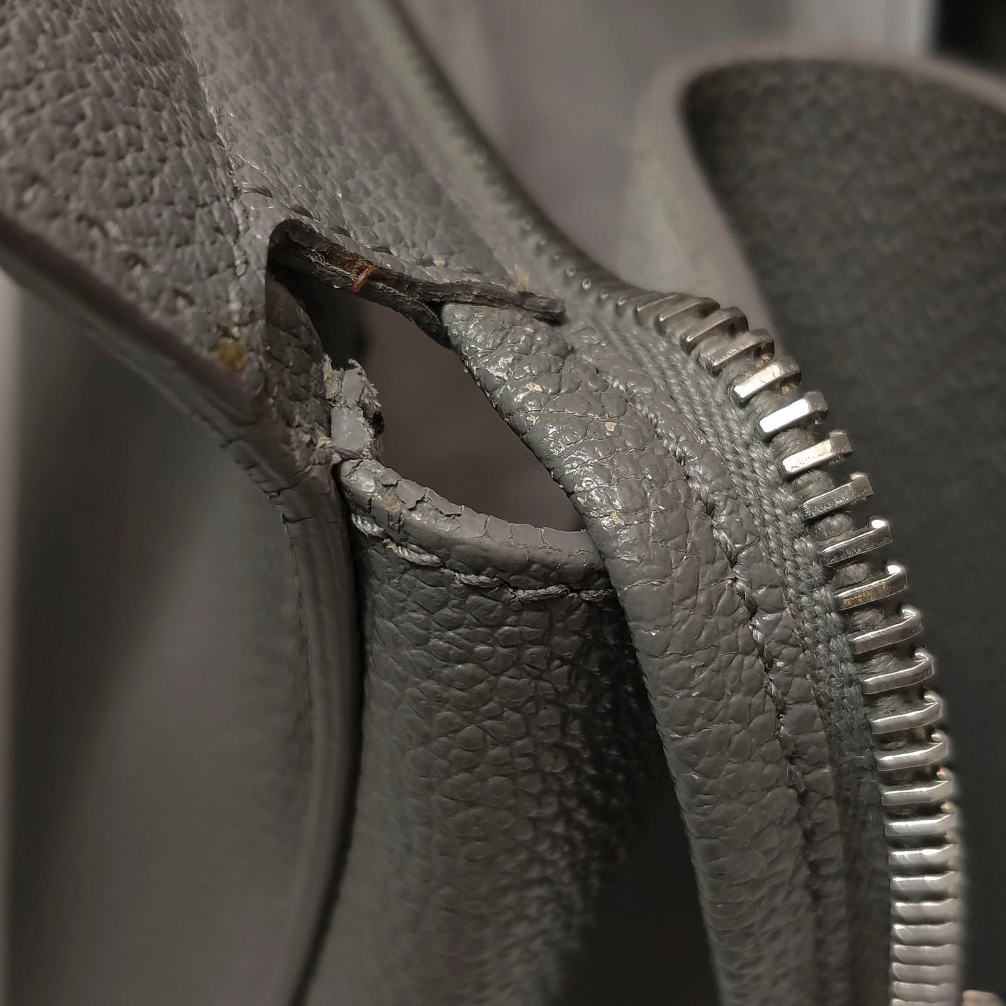 Saint Laurent - Other - Leather - Grey - (medium)