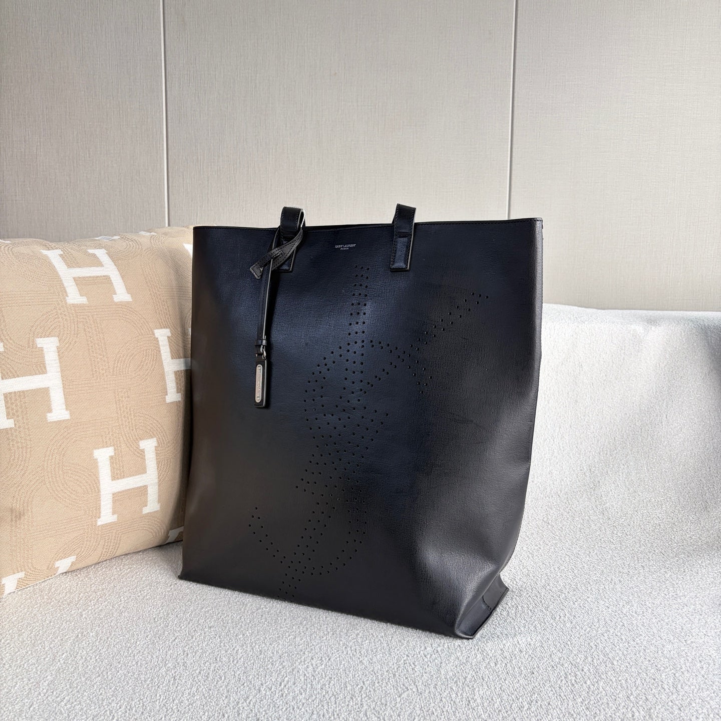 Saint Laurent - Perforated YSL Shopping Bag Tote - Leather - Black - (Large)