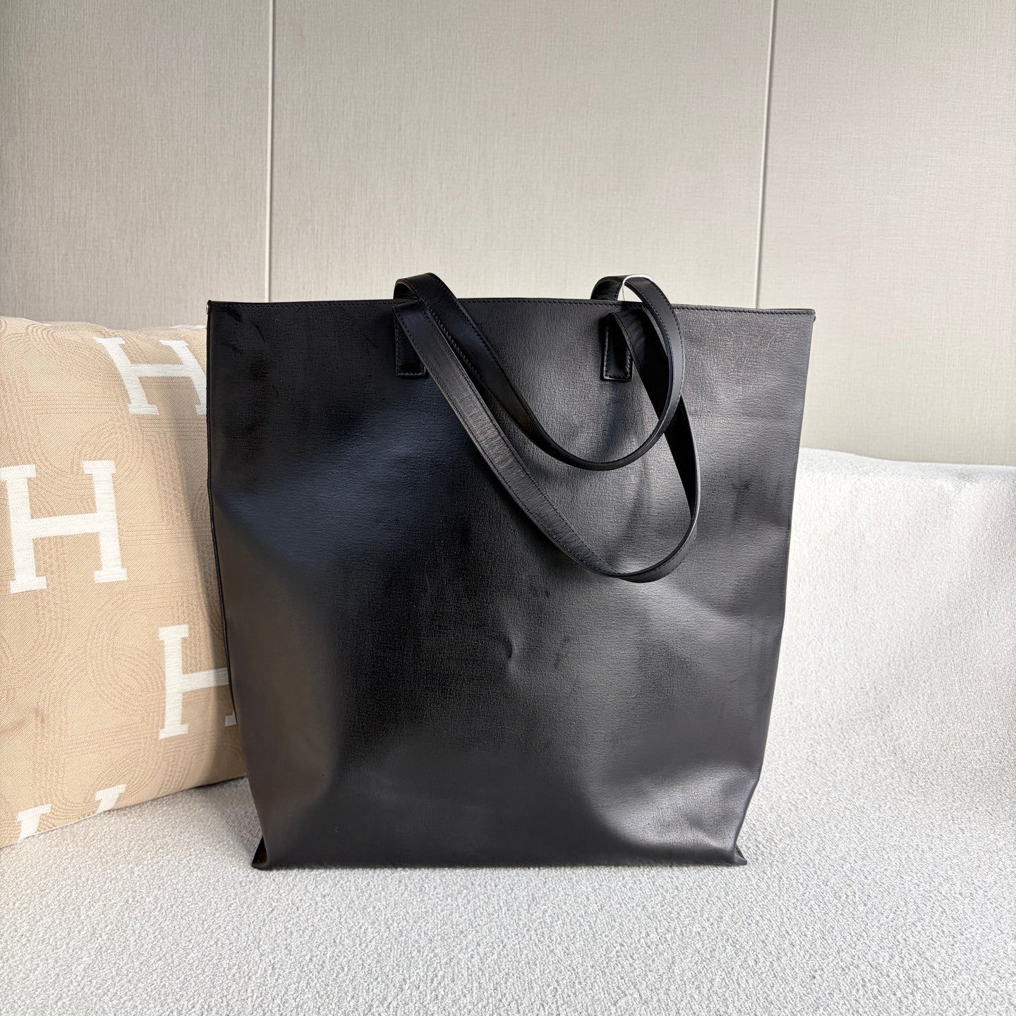 Saint Laurent - Perforated YSL Shopping Bag Tote - Leather - Black - (Large)