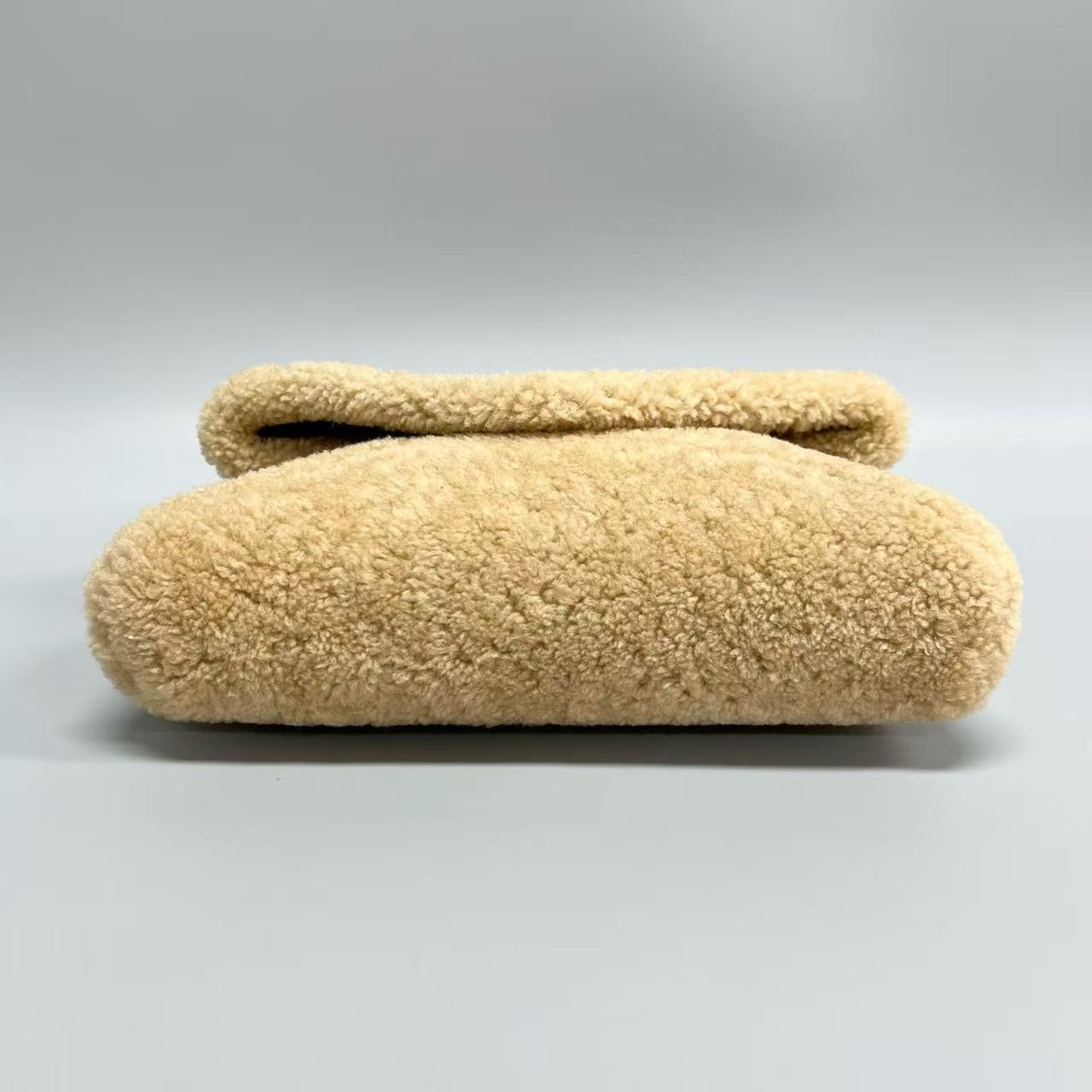 Saint Laurent - Puffer Envelope - Lamb wool - Beige with Gold-Tone Hardware - (Medium)
