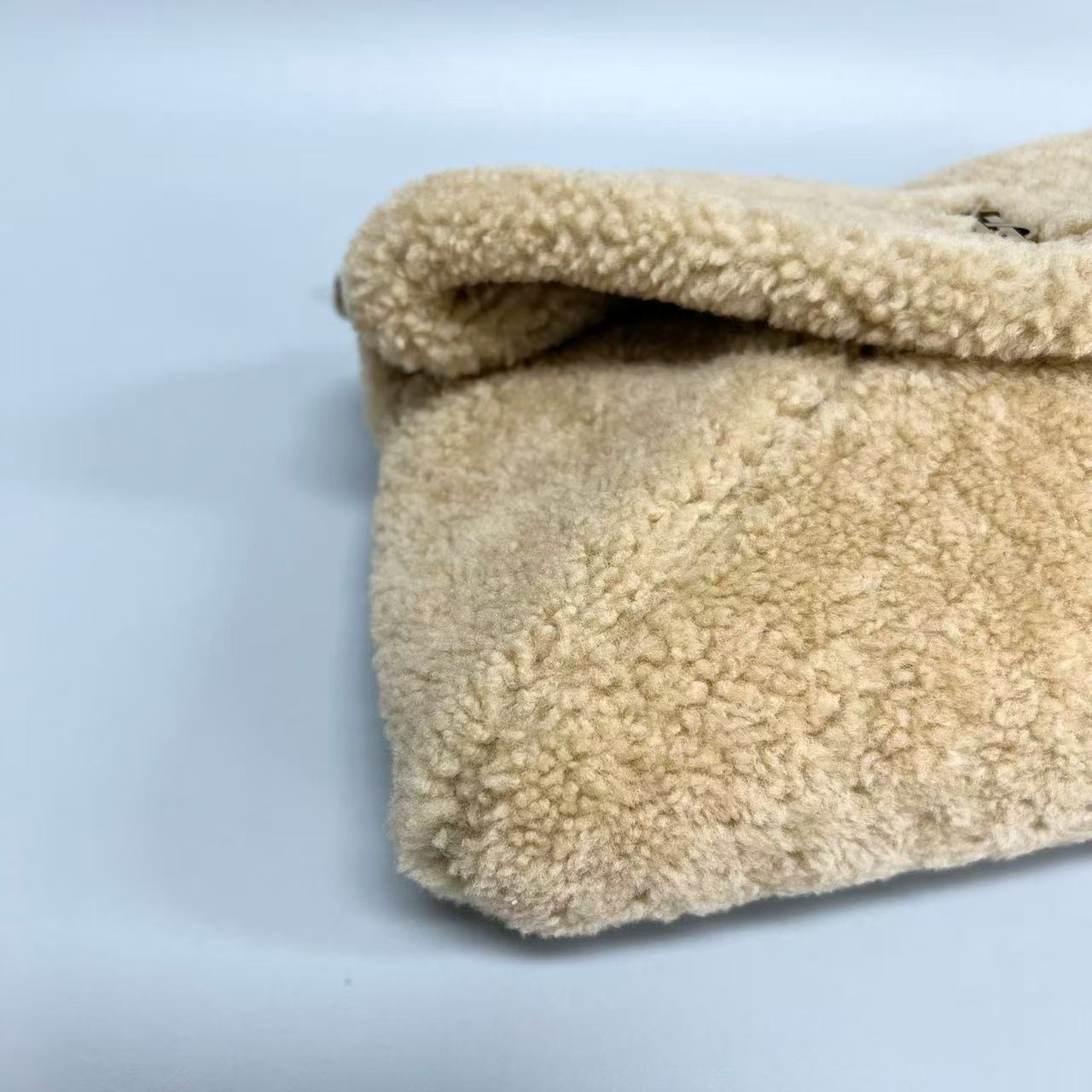 Saint Laurent - Puffer Envelope - Lamb wool - Beige with Gold-Tone Hardware - (Medium)