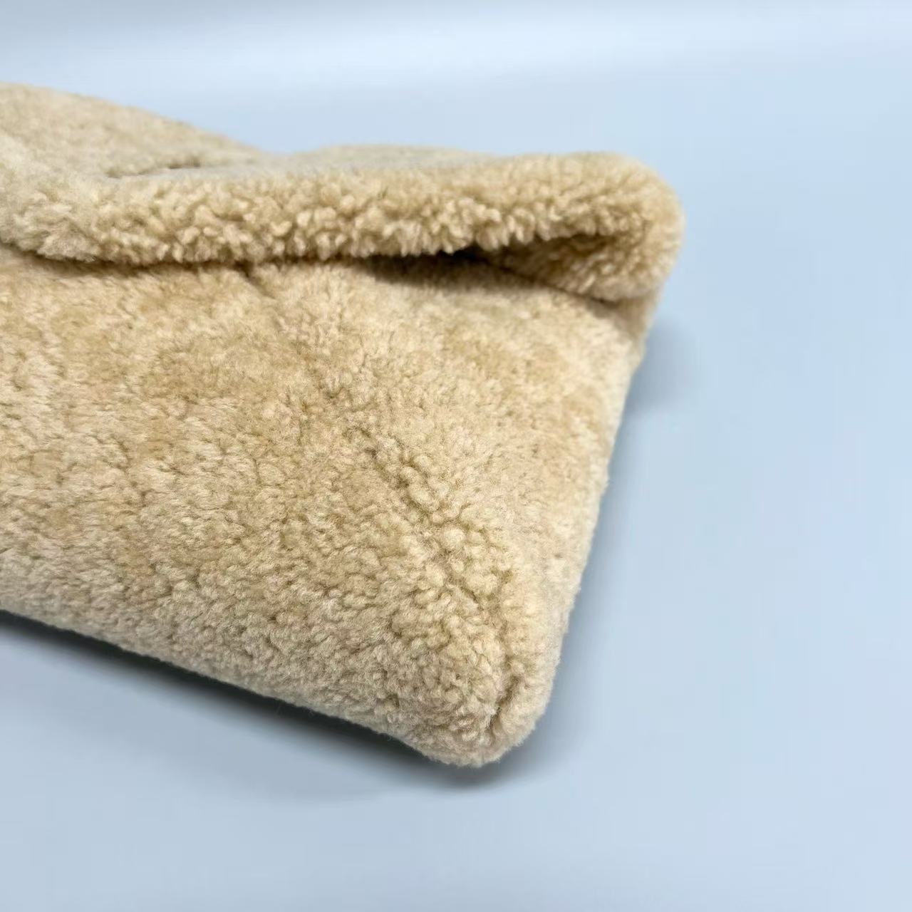 Saint Laurent - Puffer Envelope - Lamb wool - Beige with Gold-Tone Hardware - (Medium)