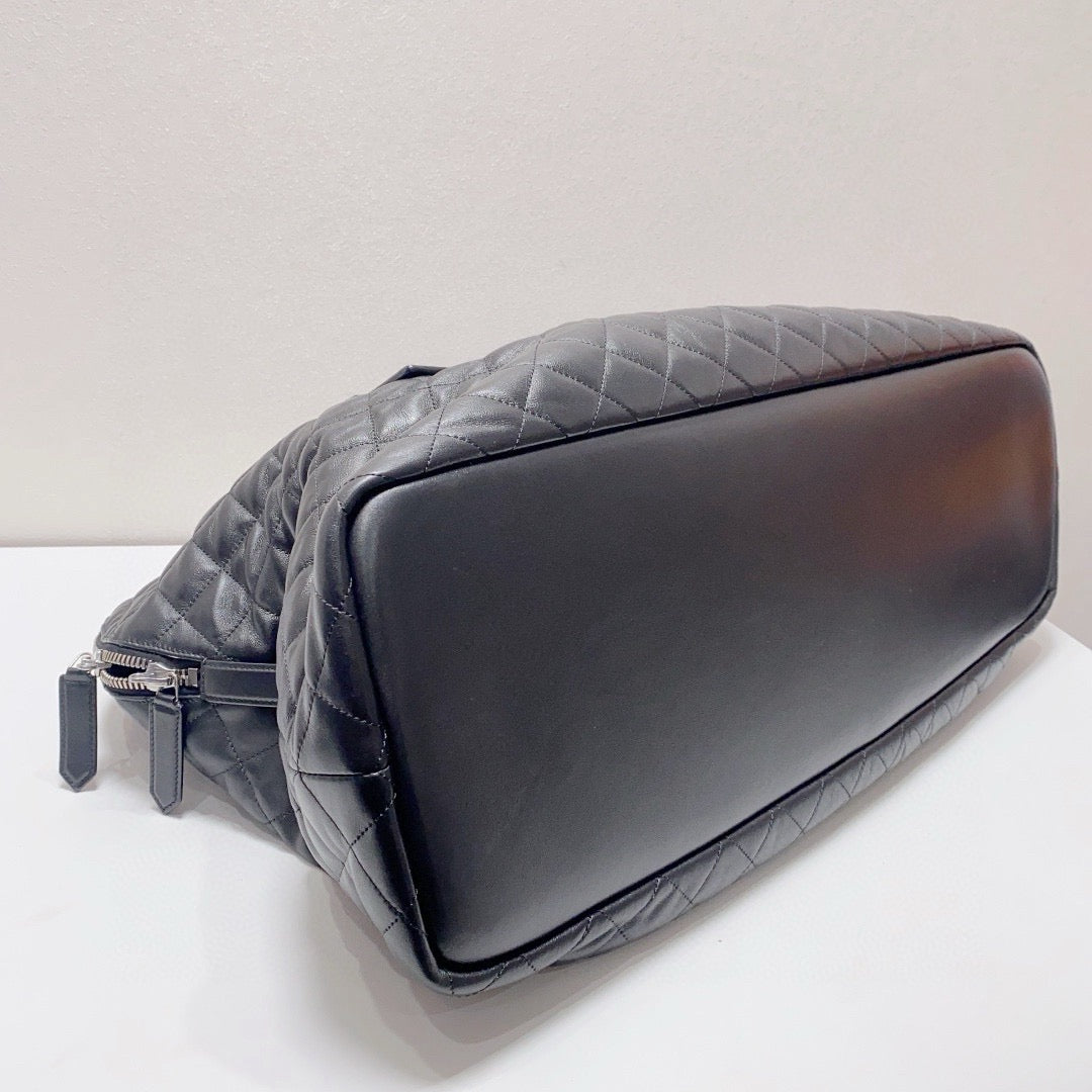 Saint Laurent - Quilted Leather Large Travel Tote - Cowhide leather - Black - (extra-large)
