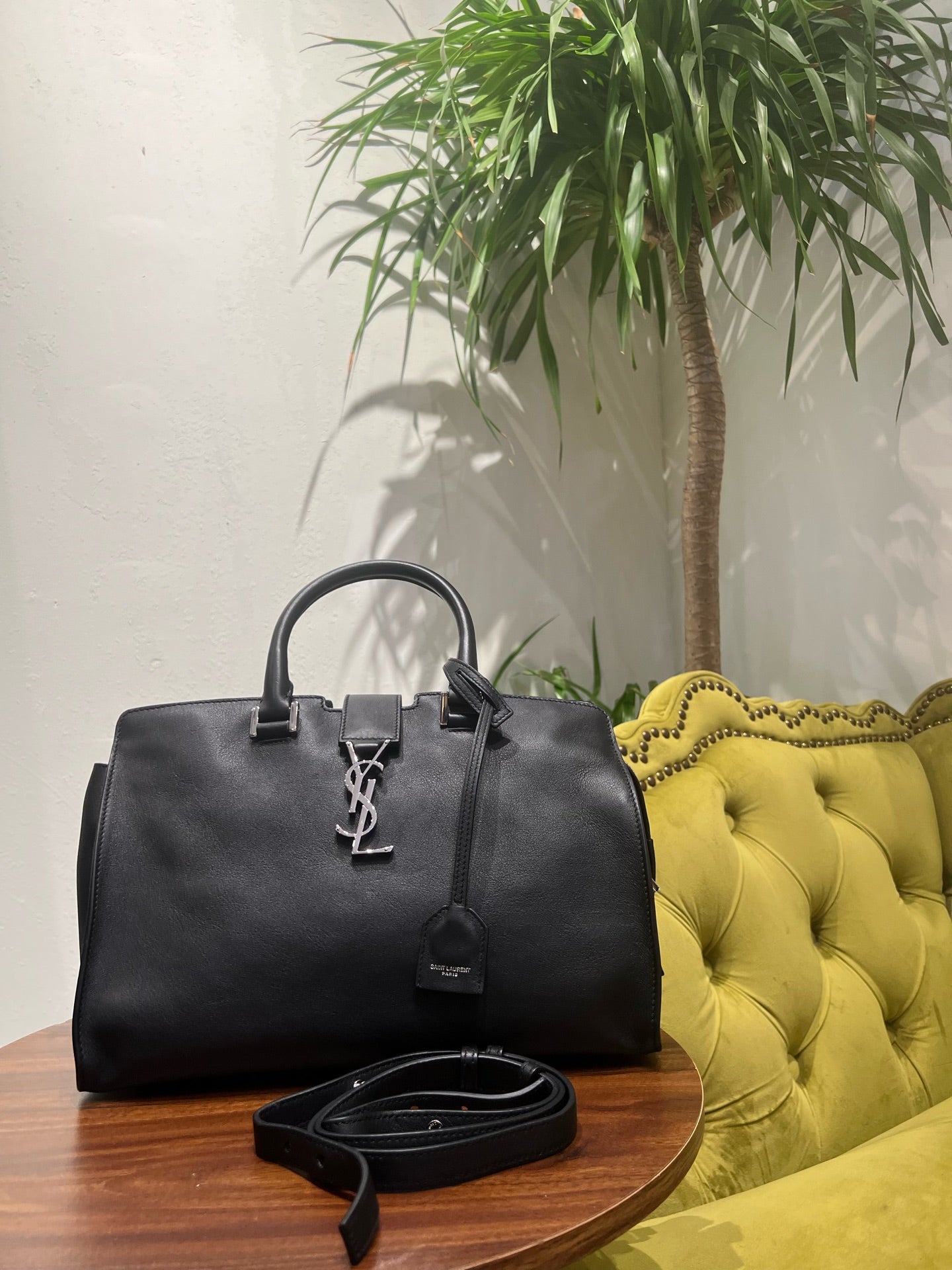 Saint Laurent - Sac de Jour - Leather - Black - (medium)