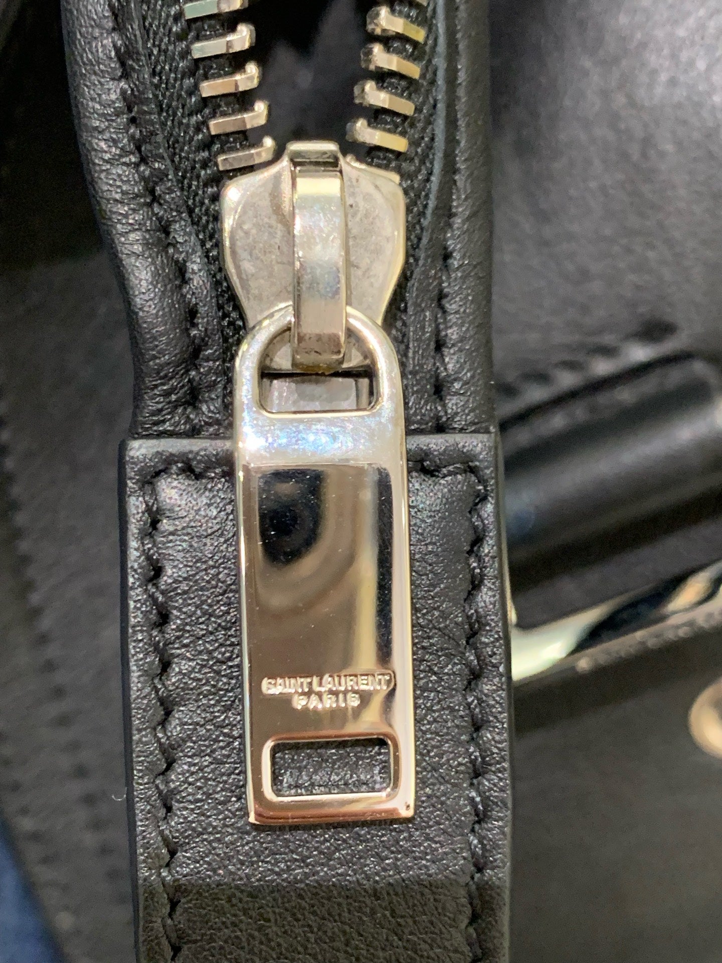 Saint Laurent - Sac de Jour - Leather - Black - (medium)
