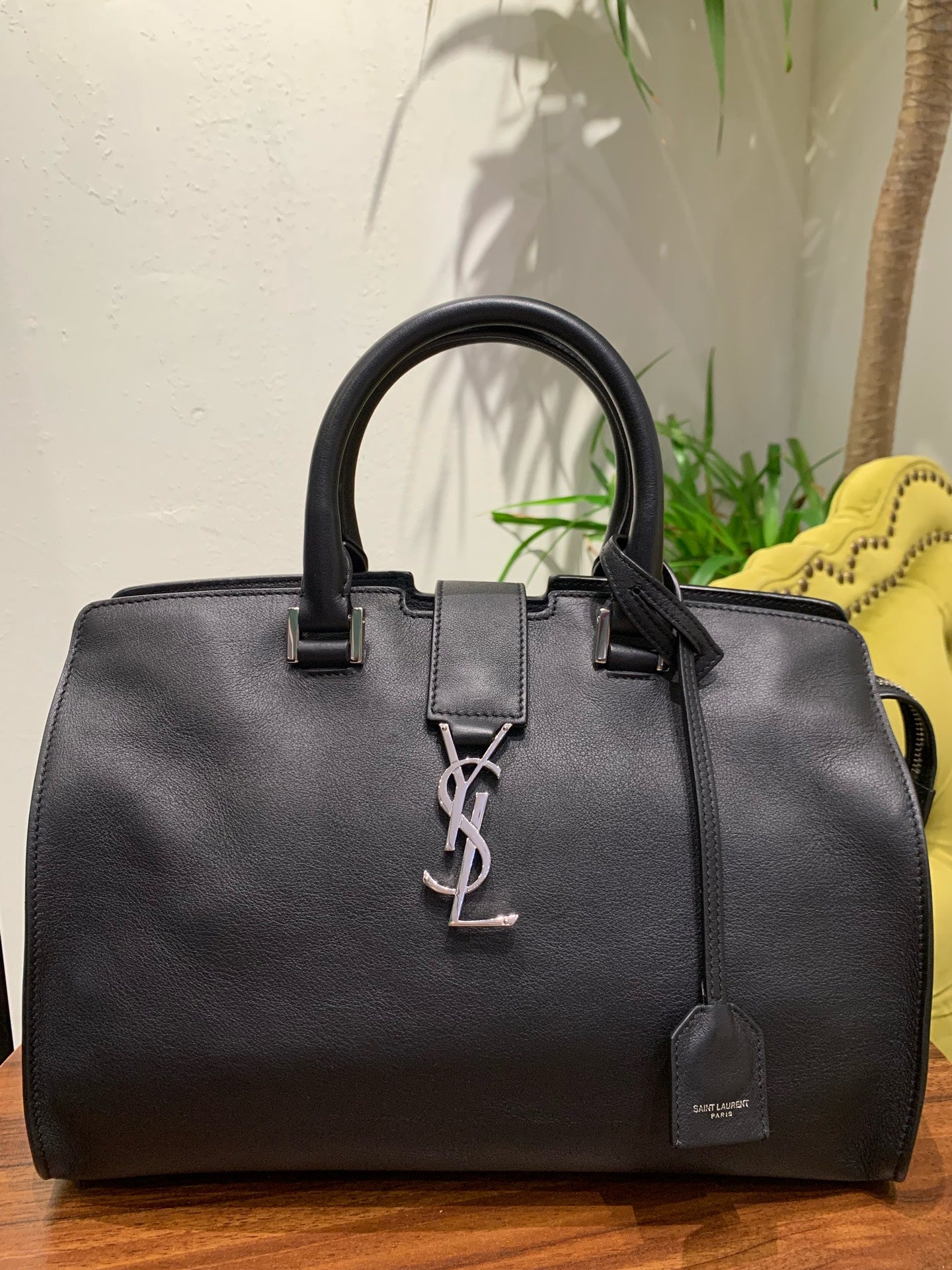 Saint Laurent - Sac de Jour - Leather - Black - (medium)